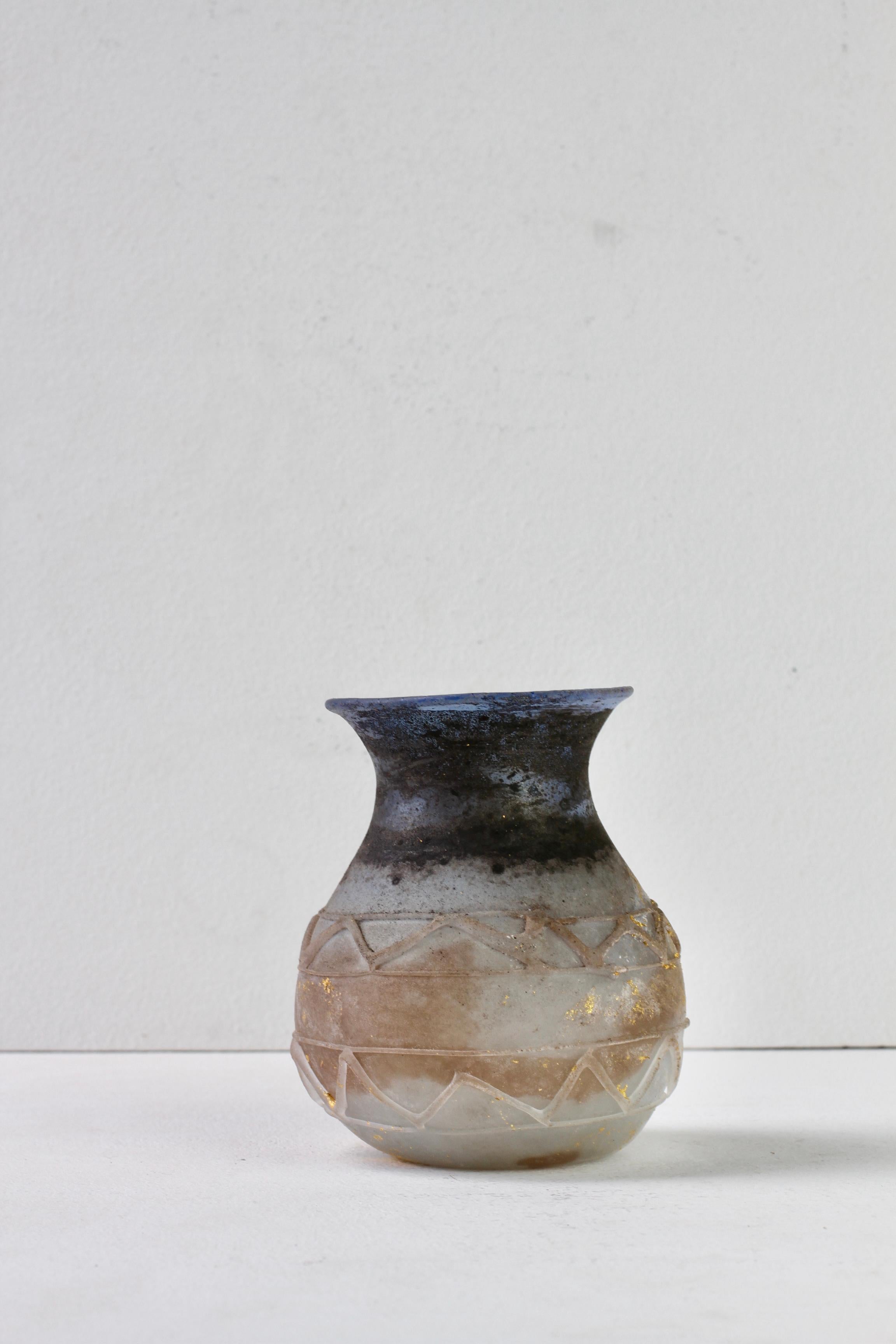 Verre brun Ermanno Nason for Cenedese Gold & Blue 'Scavo con Greche' Murano Glass Vase en vente