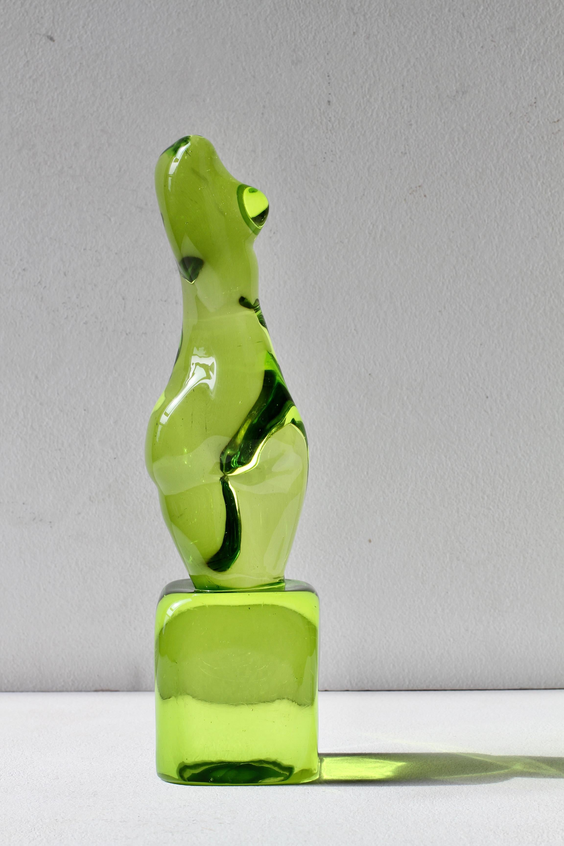 Ermanno Nason para Cenedese Escultura femenina desnuda verde de cristal de Murano italiano en venta 3