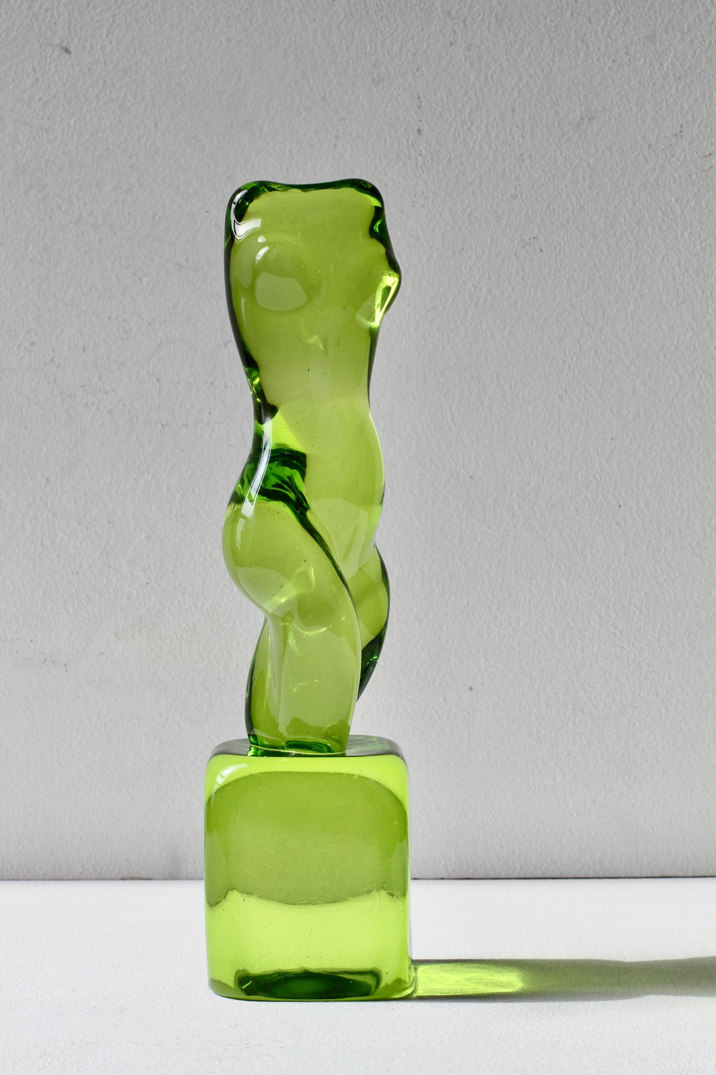 Ermanno Nason para Cenedese Escultura femenina desnuda verde de cristal de Murano italiano en venta 5
