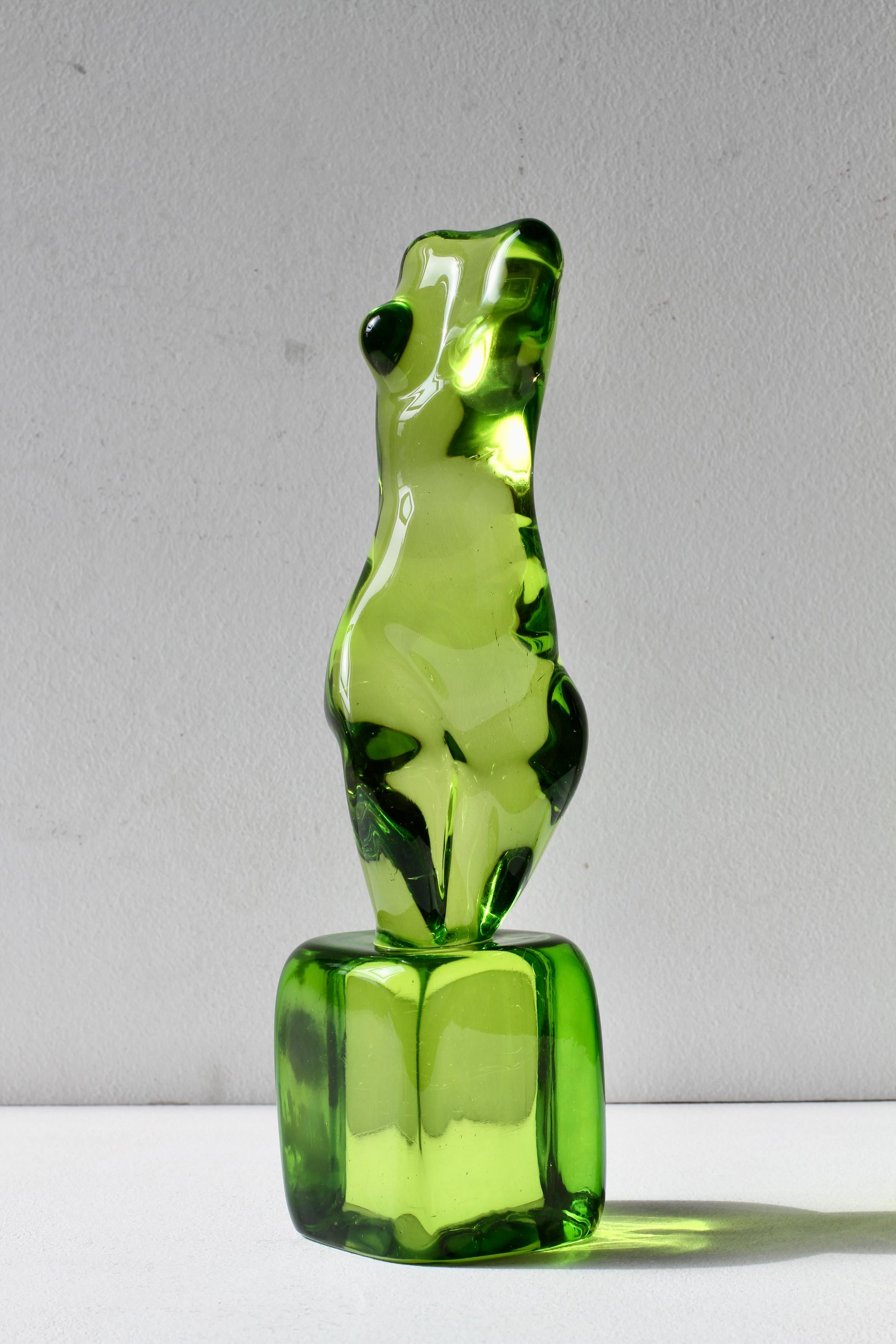 Ermanno Nason para Cenedese Escultura femenina desnuda verde de cristal de Murano italiano en venta 6