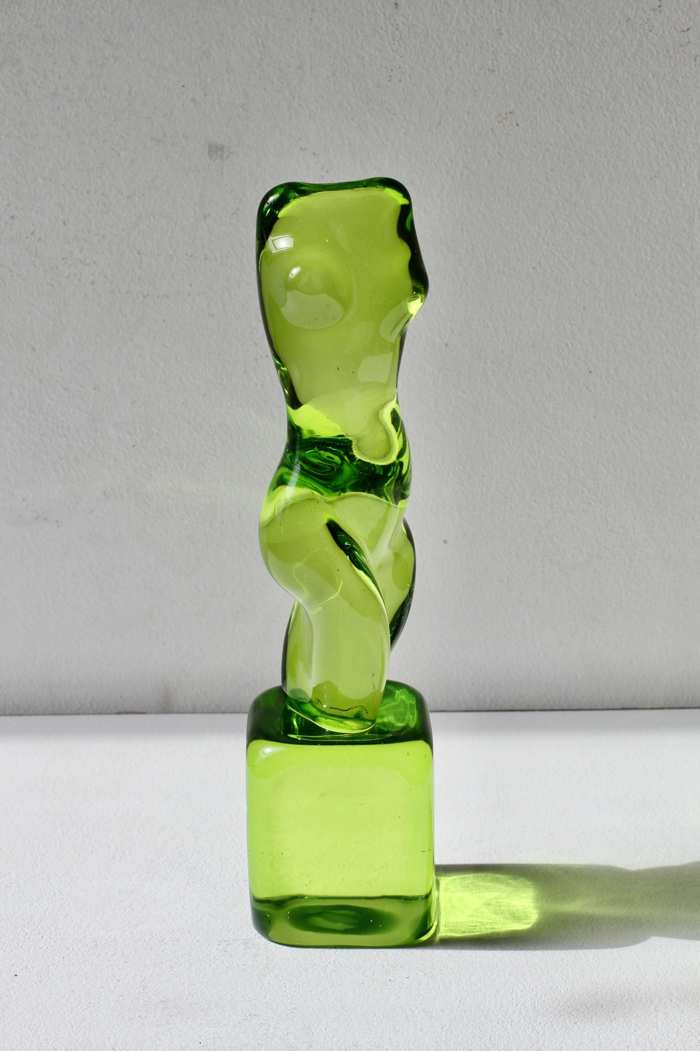 Ermanno Nason para Cenedese Escultura femenina desnuda verde de cristal de Murano italiano en venta 7