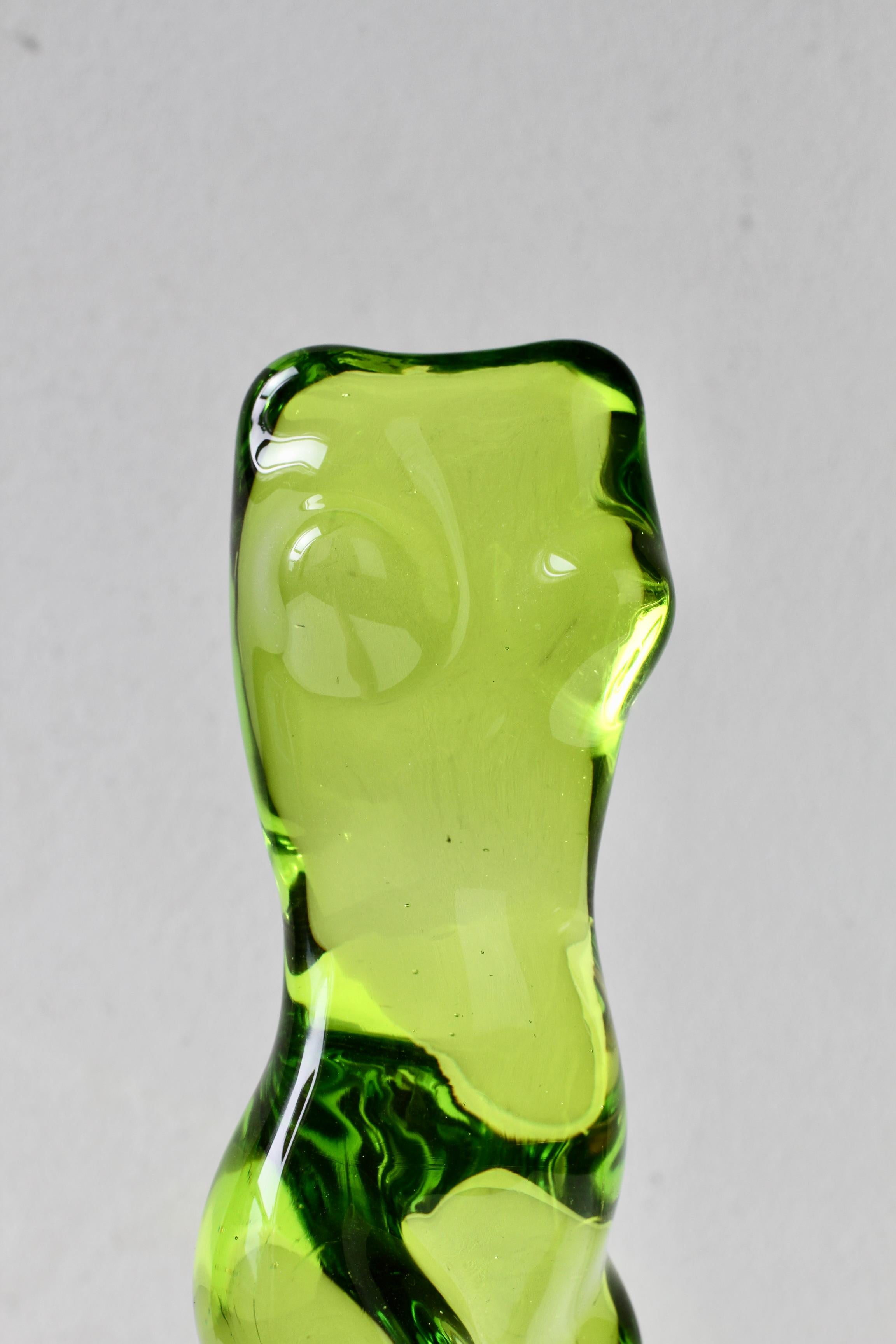 Ermanno Nason para Cenedese Escultura femenina desnuda verde de cristal de Murano italiano en venta 8