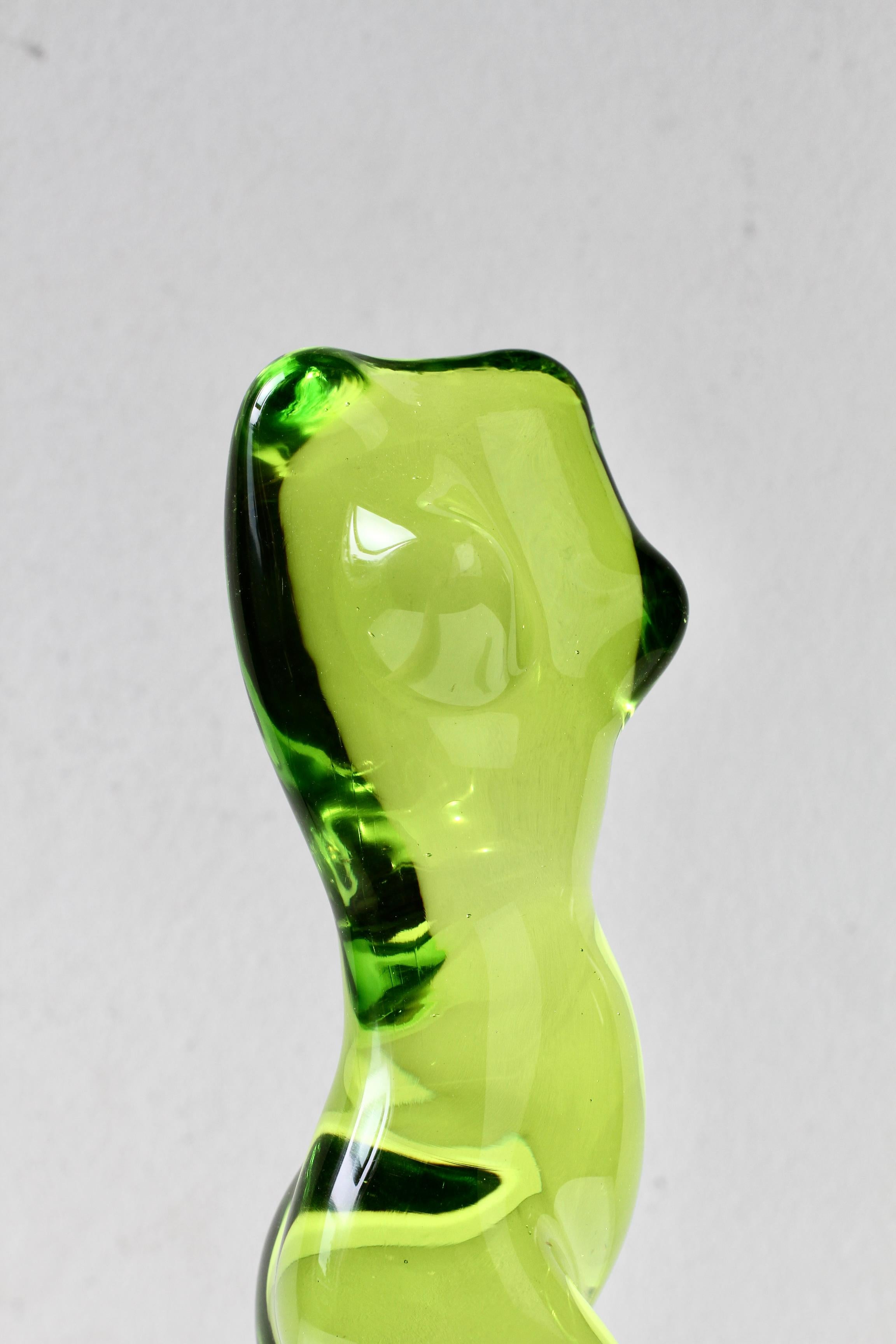 Ermanno Nason para Cenedese Escultura femenina desnuda verde de cristal de Murano italiano en venta 9