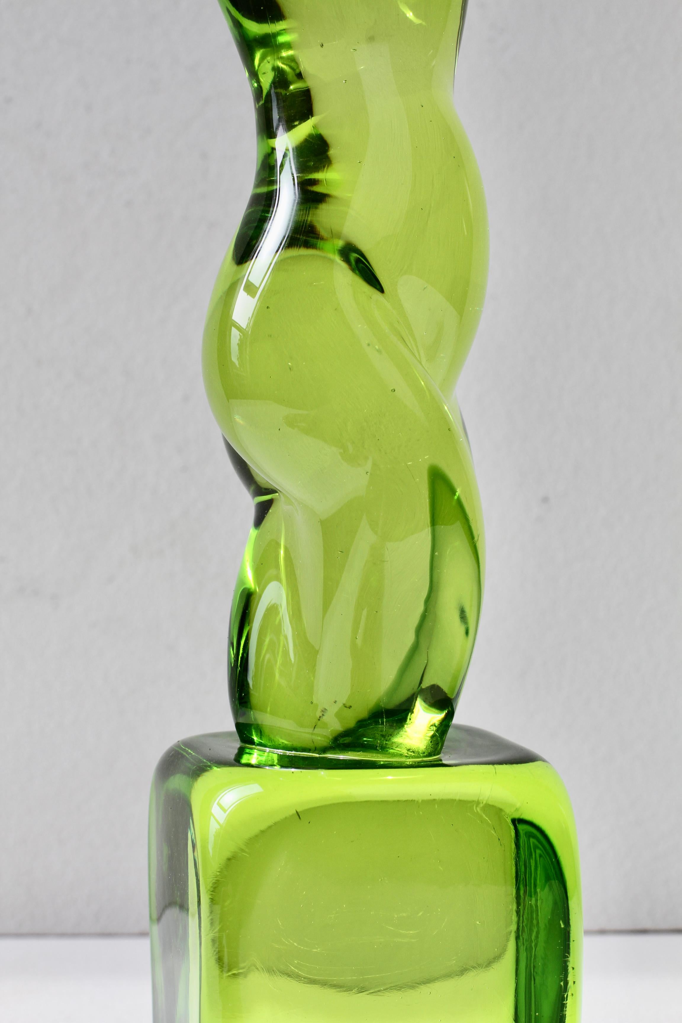 Ermanno Nason para Cenedese Escultura femenina desnuda verde de cristal de Murano italiano en venta 10