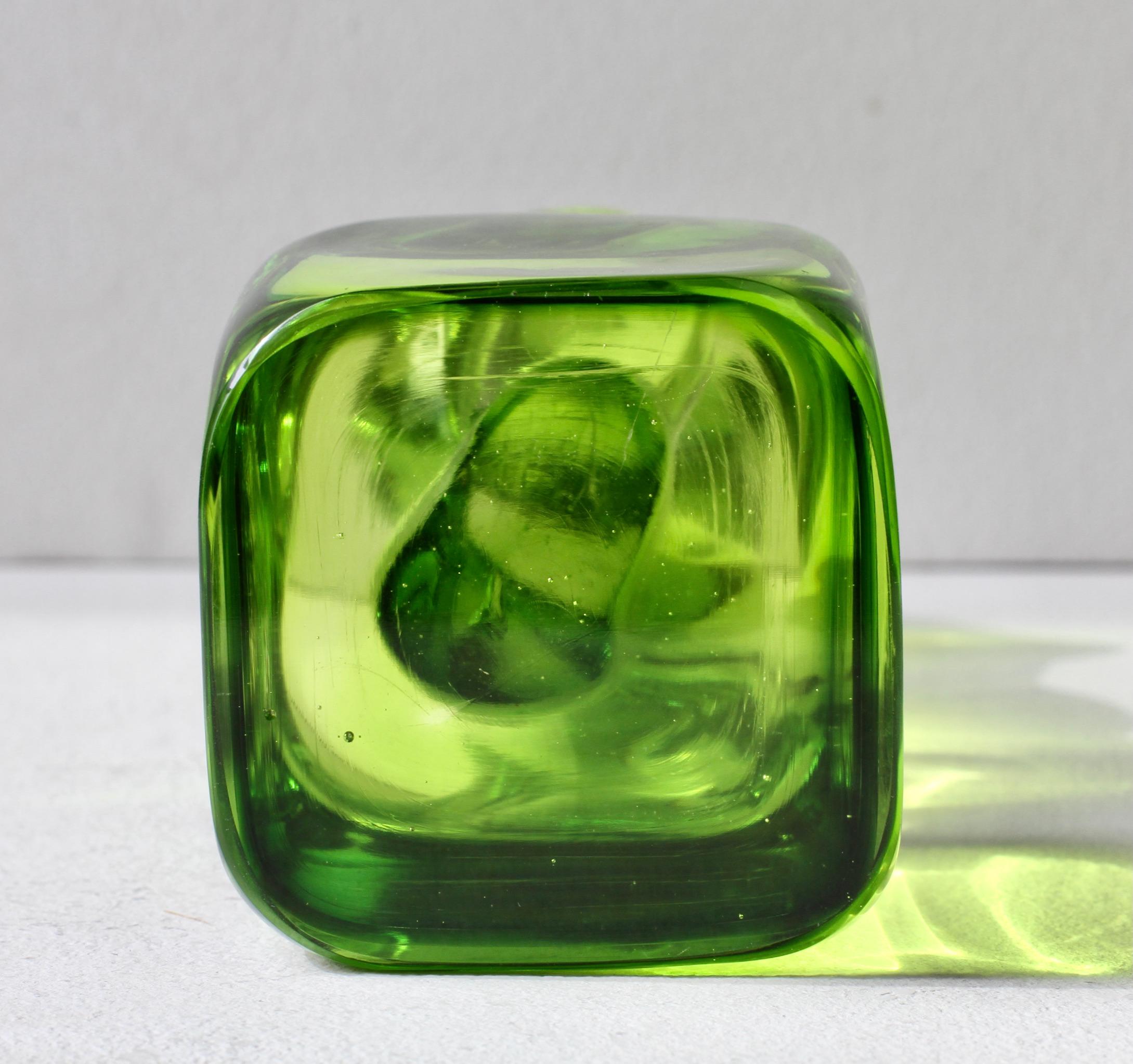 Ermanno Nason para Cenedese Escultura femenina desnuda verde de cristal de Murano italiano en venta 13