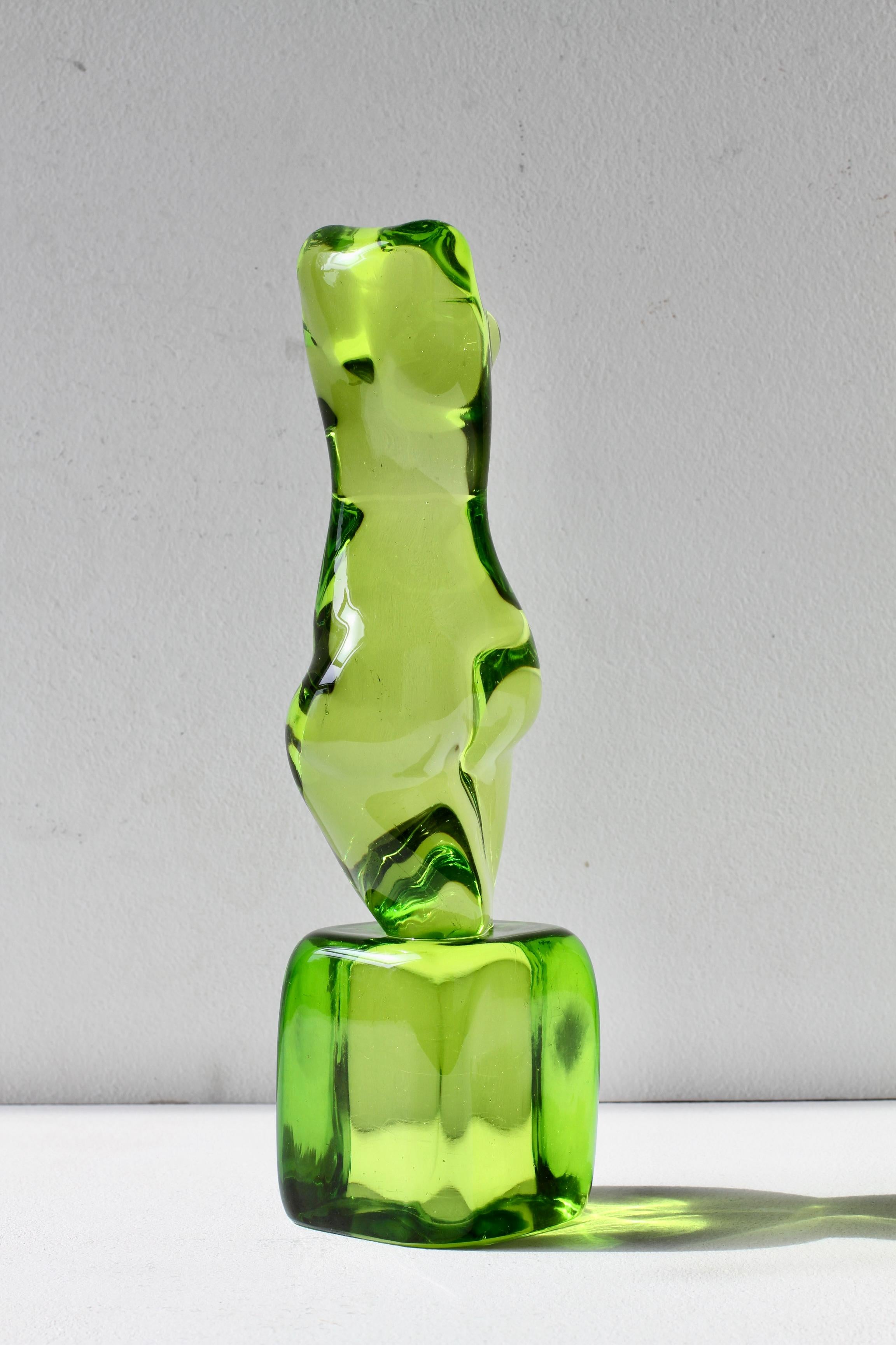 Ermanno Nason para Cenedese Escultura femenina desnuda verde de cristal de Murano italiano en venta 2