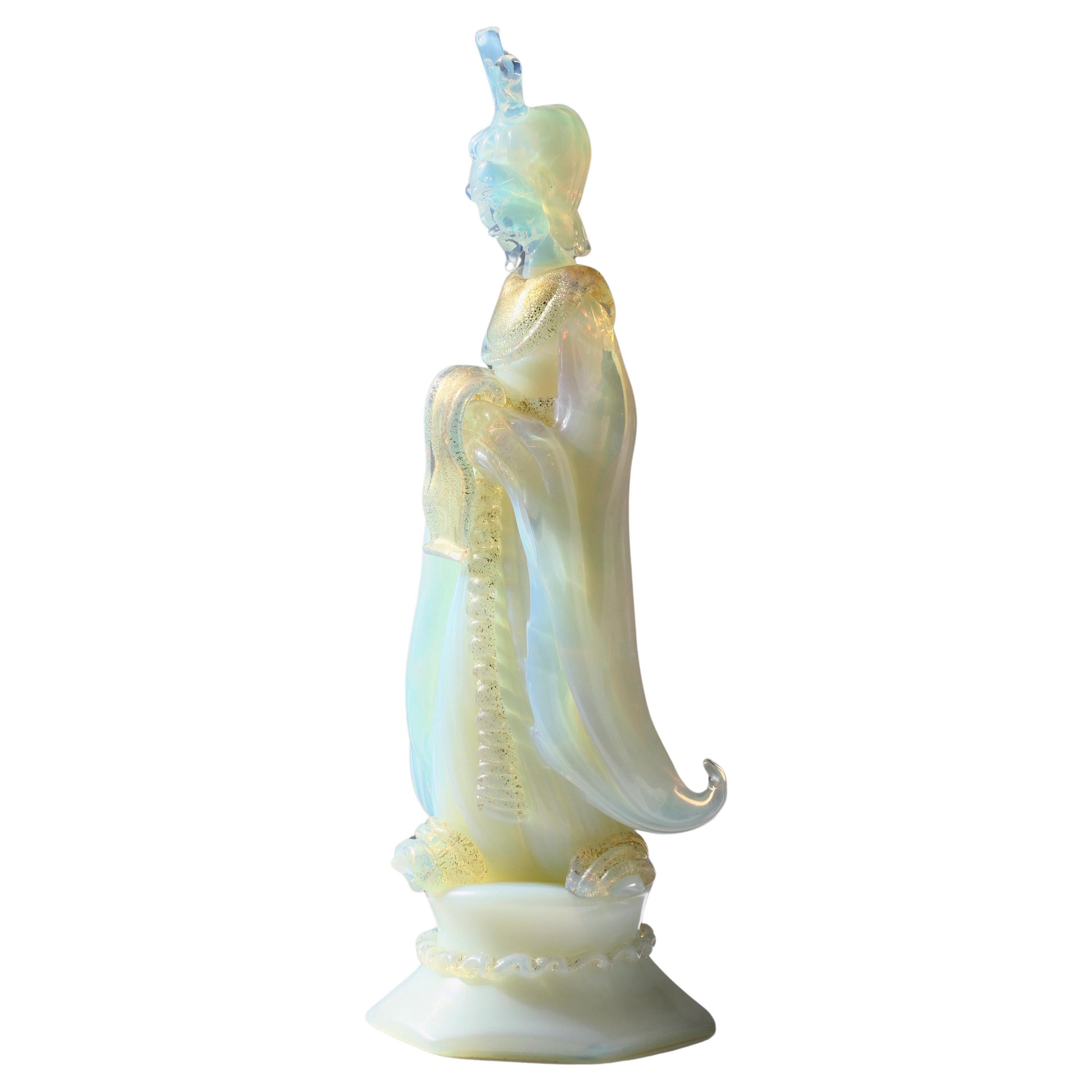Stupendo, raro e importante centrotavola vintage di metà secolo in stile moderno opaco e lattiginoso.  scultura in vetro verde 
