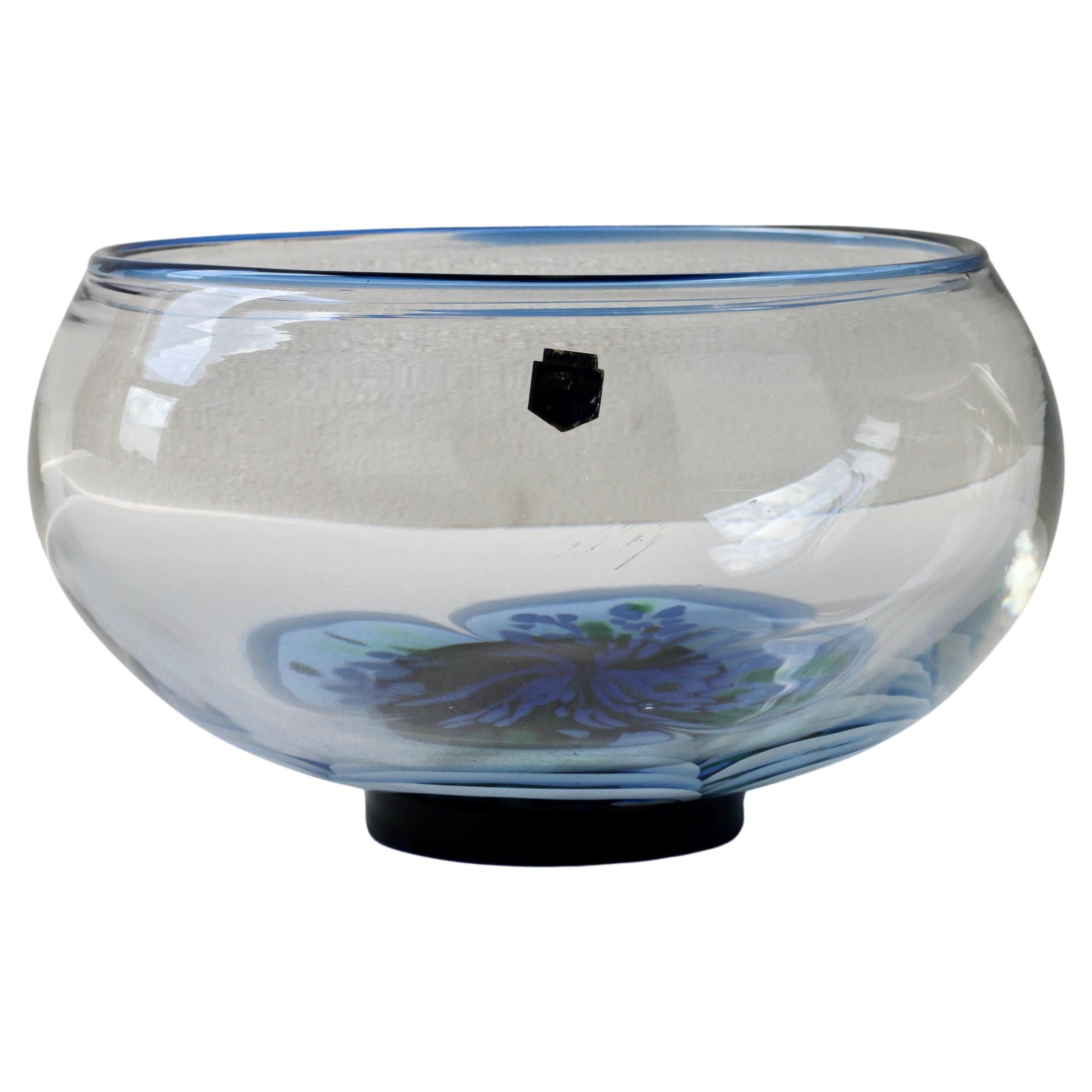 Rara e grande coppa in vetro artistico firmata Cenedese attribuita a Ermanno Nason, circa anni Settanta. Si tratta di un magico pezzo di vetro di Murano che misura 25,5 cm di diametro (circa) e che mostra alcune squisite tecniche di vetro italiane.