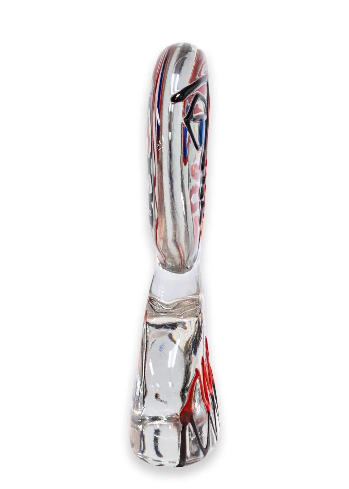 Une sculpture italienne ludique en verre de Murano représentant un visage moderne cubiste par Ermanno Nason. Signé en bas. Vers 1970. Ermanno  Nason (1928-2013) a travaillé avec tous les plus grands artistes contemporains, de Marc Chagall à Oscar