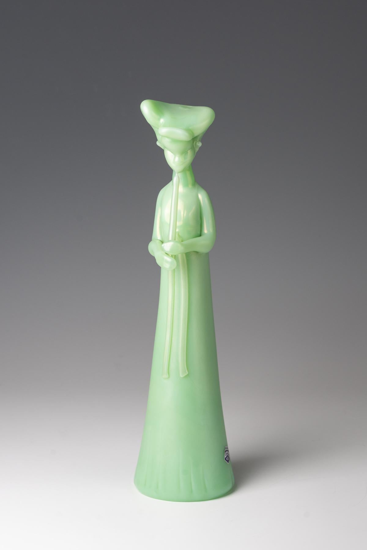 Ermanno Nason (1928-2013), scultura in vetro unica di un suonatore di flauto cinese, 1963 ca.
vetro di giada
eseguito da Ermanno Nason
39 cm (altezza), circa 2,5 kg (peso netto)
provenienza: parte del campionario (collezione museale) dell'azienda di