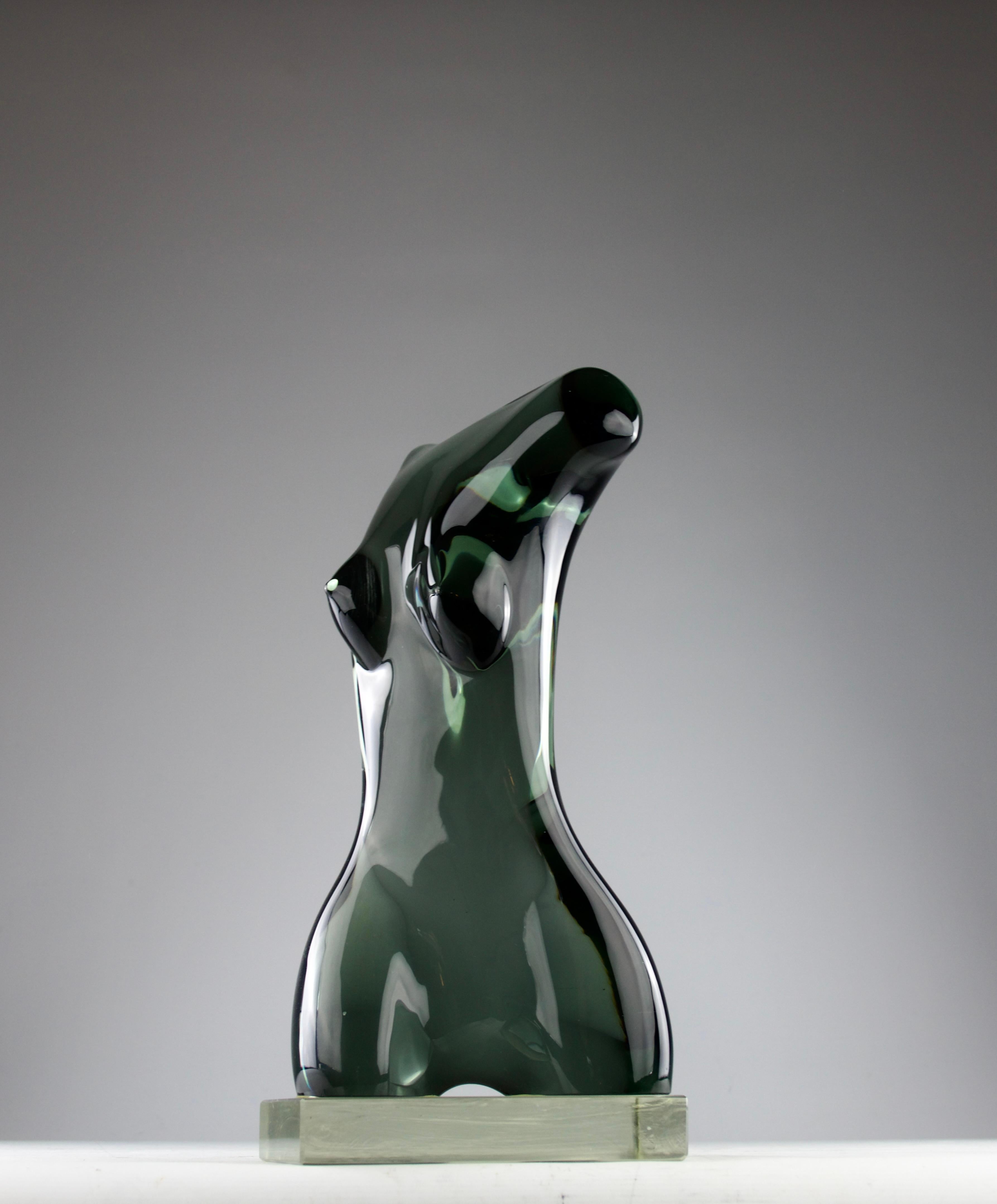 Superb and rare large sculpture of a woman's torso by Ermanno Nason in Murano glass. Italy, circa 1980s.

Signed by the artist.

Dimensions in cm ( H x L x l ) : 39 x 22 x 12.5

Secure shipping

Ermanno Nason is a renowned Italian glass artist and