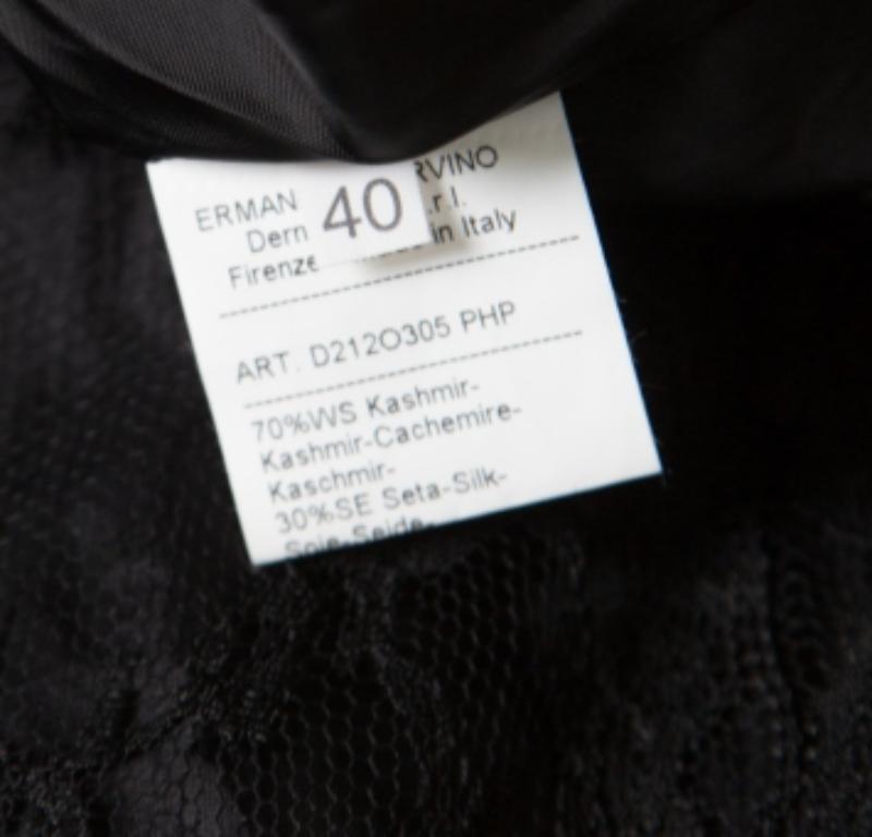 Ermanno Scervino Schwarz Kaschmir und Seide Biegung Floral Spitze A Linie Rock S im Zustand „Gut“ im Angebot in Dubai, Al Qouz 2