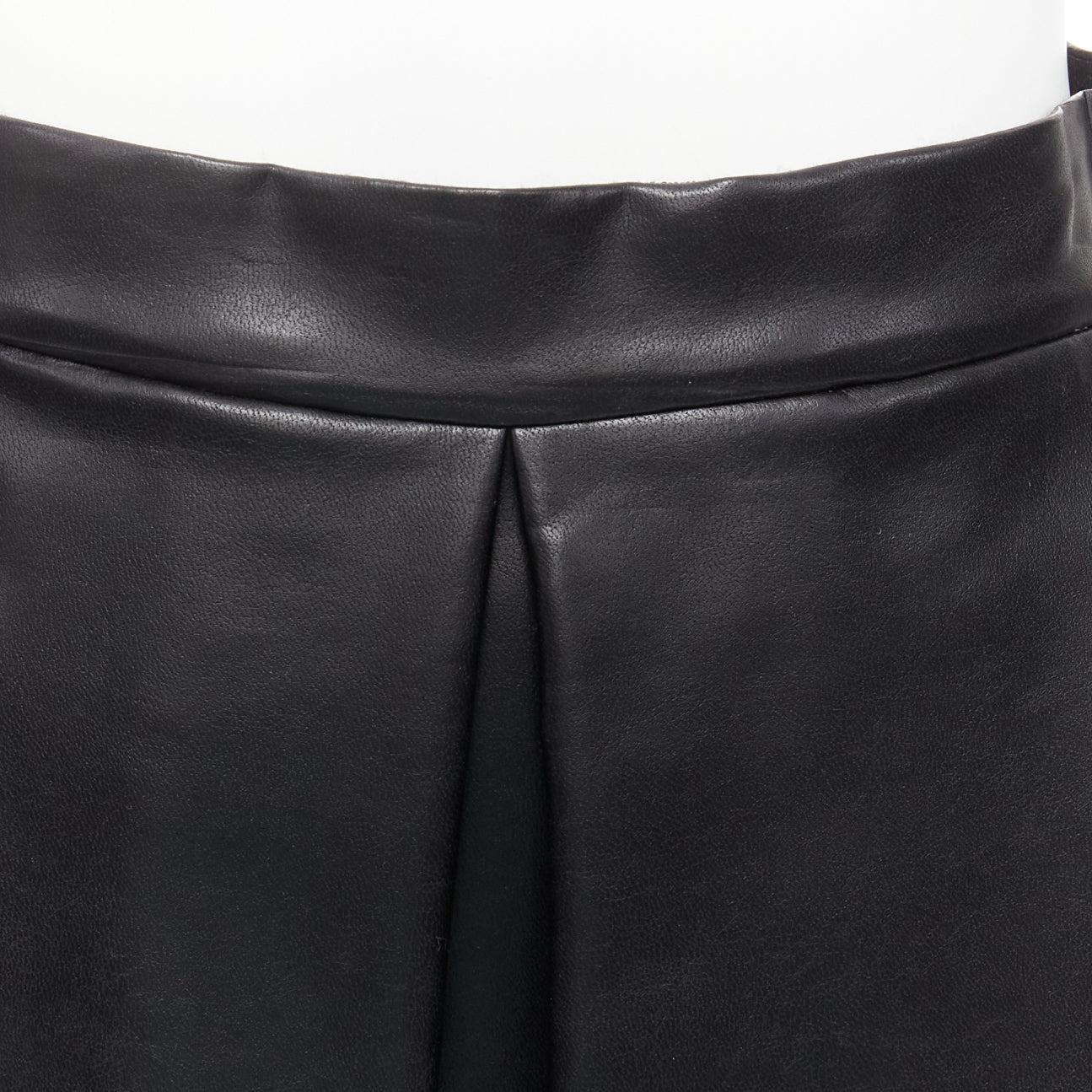ERMANNO Scervino jupe festonnée en faux cuir brodée de treillis noir IT38 XS en vente 3