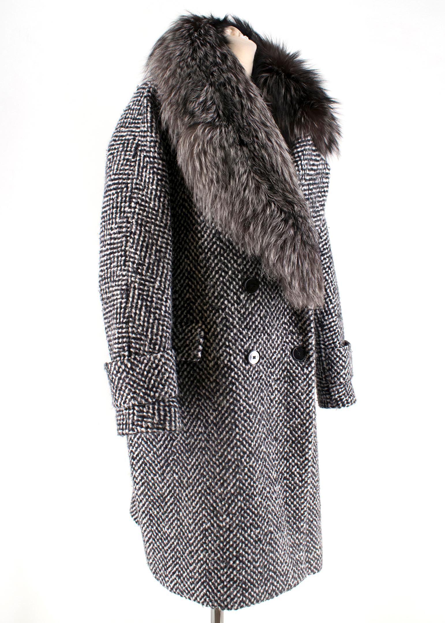 Ermanno Scervino fall/winter coat with double breast design made of black and white wool. Features a maxi asymmetric silver fox fur on collar. RRP £3500

- Two front flat pockets
- Two button fastening 
- Back split
External Fabric:
- 42% virgin