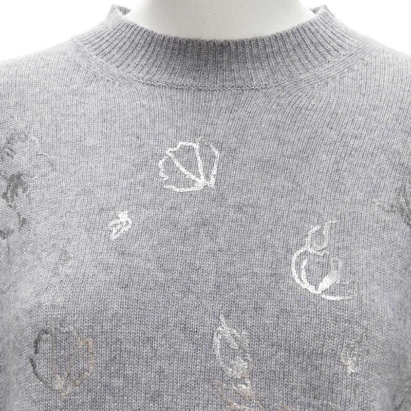 ERMANNO SCERVINO Grauer Pullover mit Metallic-Blumendruck IT40 S
Referenz: AAWC/A00220
Marke: Ermanno Scervino
MATERIAL: Andere
Farbe: Grau, Silber
Muster: Floral
Hergestellt in: Italien

ZUSTAND:
Zustand: Ausgezeichnet, dieser Artikel war gebraucht