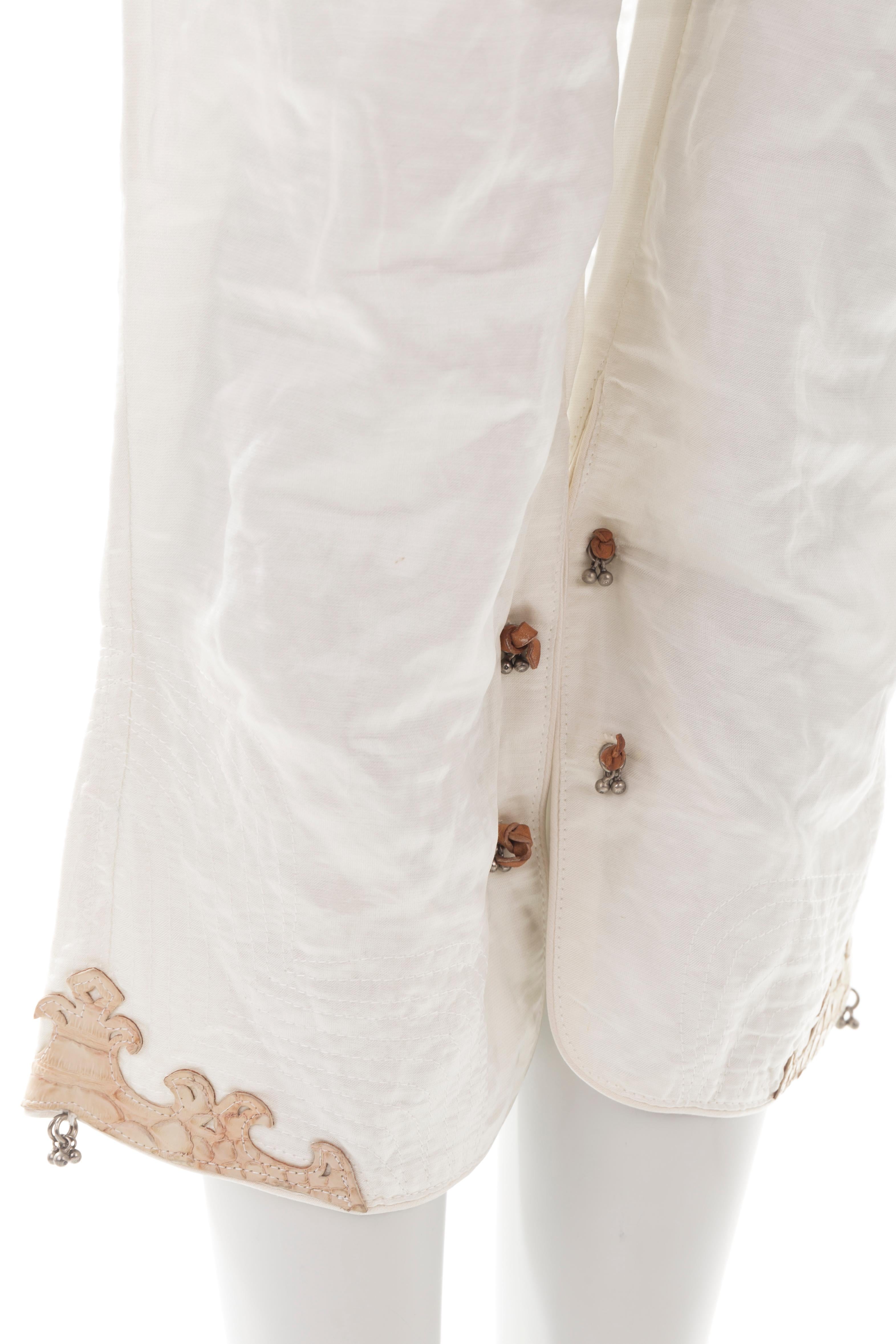 Women's Ermanno Scervino S/S 2005 ivory silk capri pants For Sale
