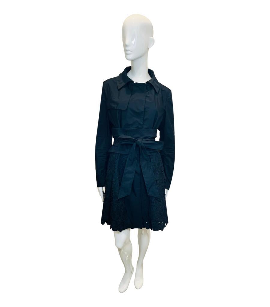 Ermanno Scervino Lace Detailed Belted Coat

Black, single-breasted coat designed with lace embroidery to the bottom.

Detailed with a classic, collar, storm flap and belted waist with hidden centre snap closure.

Size – 46IT

Condition – Very