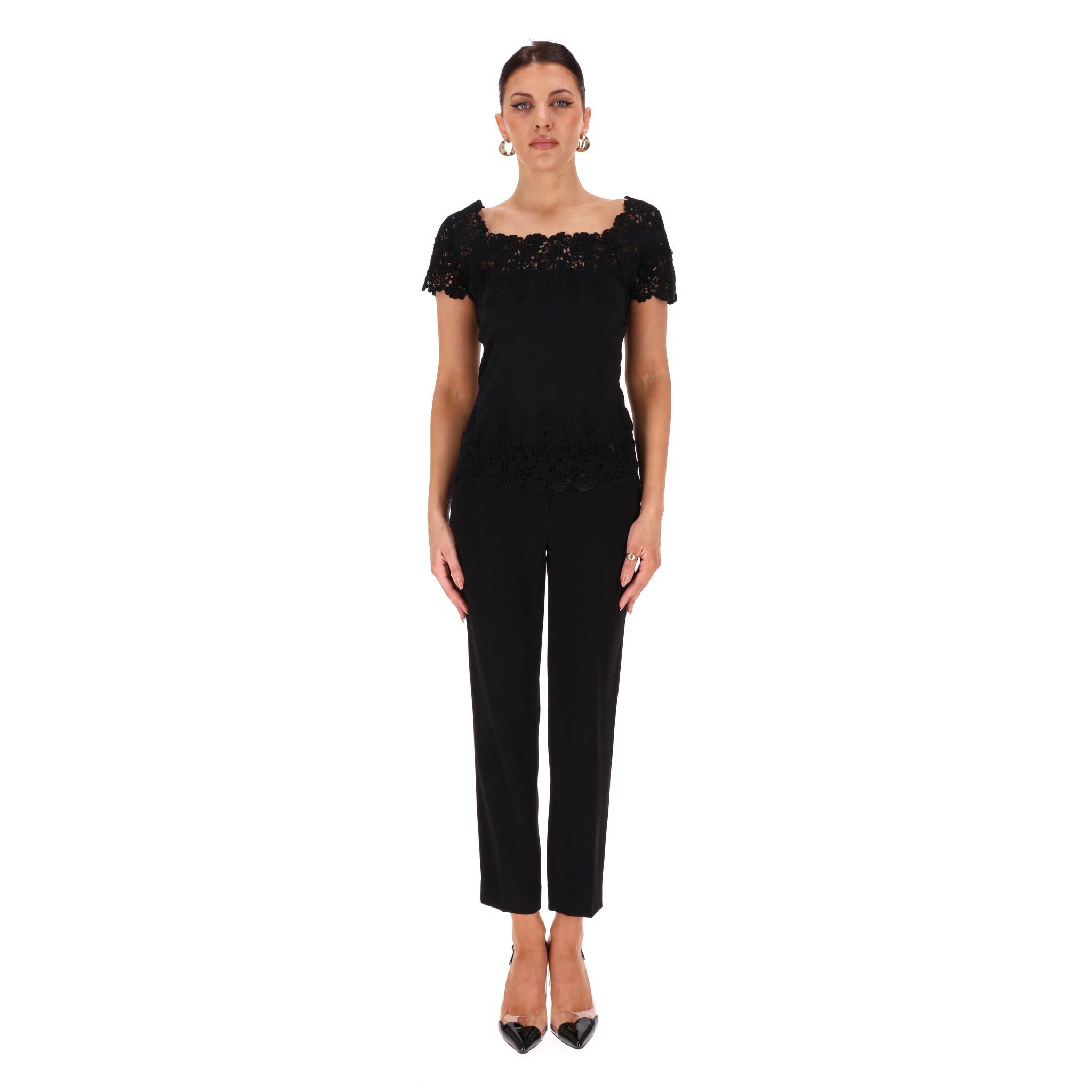 Ermanno Scervino Lace Embellished Cotton Top

Black cotton top embellished with lace panels to the square neck, sleeves and hem.

Rrp Approx. £900

Size – 40IT

Condition – Very Good

Composition – 94% Cotton, 6% Elastane