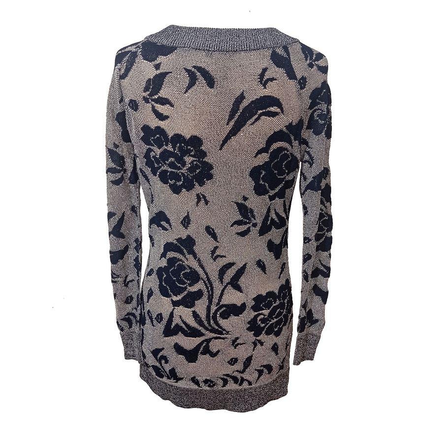 Viscose (87%), polyester and polyamide Silver color Blue flowers Long sleeve Shoulder/hem cm 75 (29,5 inches)
