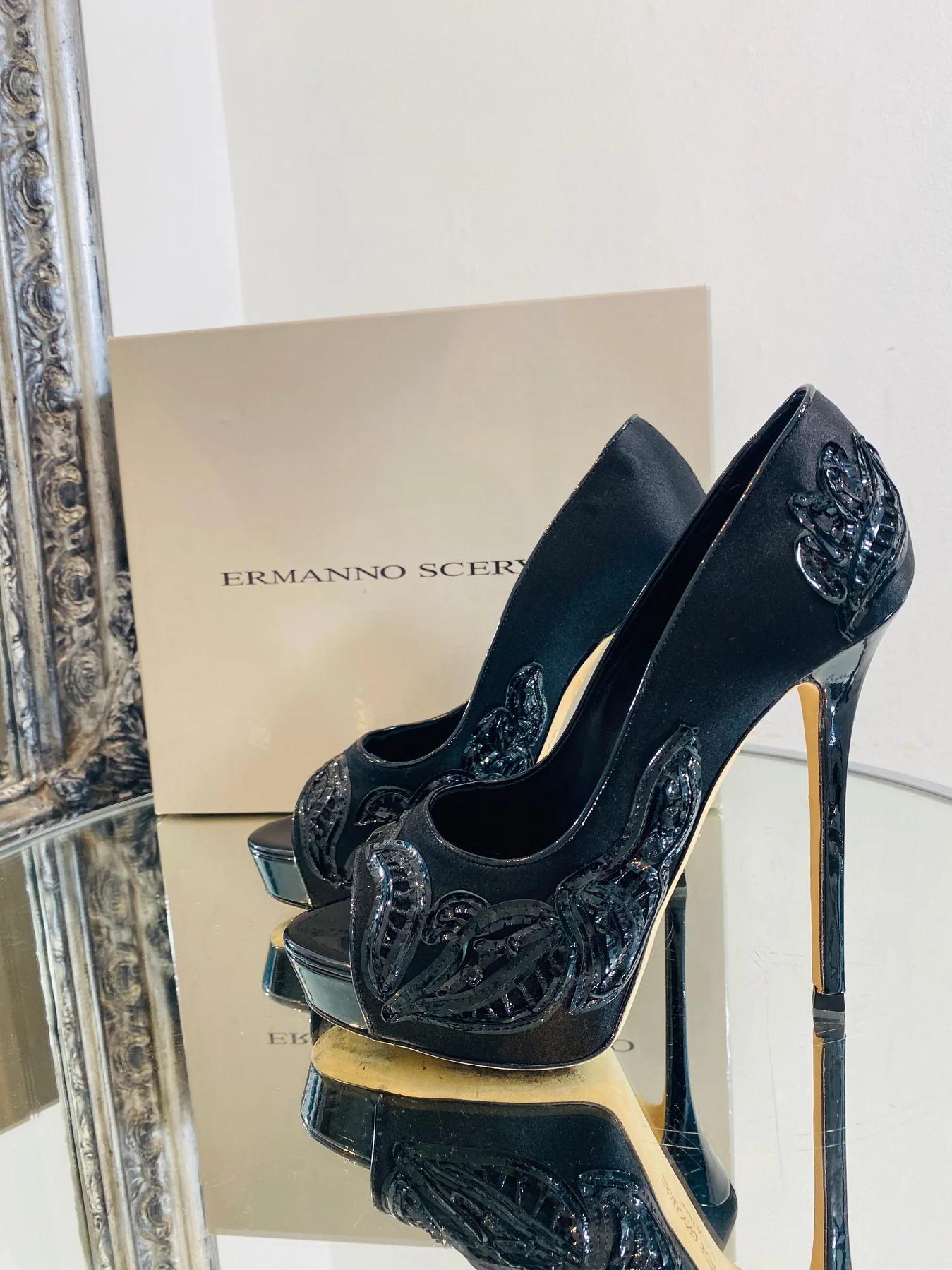 Ermanno Scervino Peep Toe Heels with Satin Finish

Embroidery details to the side and back. Leather insole. Open toe, 2cm build in platform and 13cm heel.

Additional information:
Size – 37
Condition – Good (Few signs of wear)
Comes with- Box