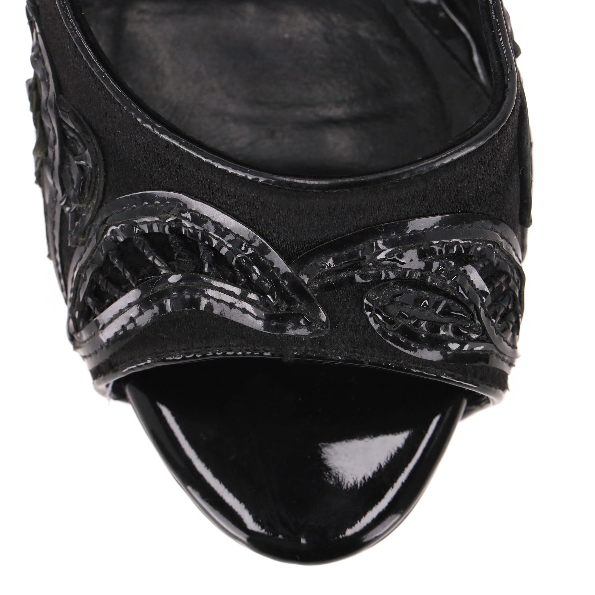 Ermanno Scervino Peep Toe Satin Heels mit Stickerei aus Lackleder im Angebot 2