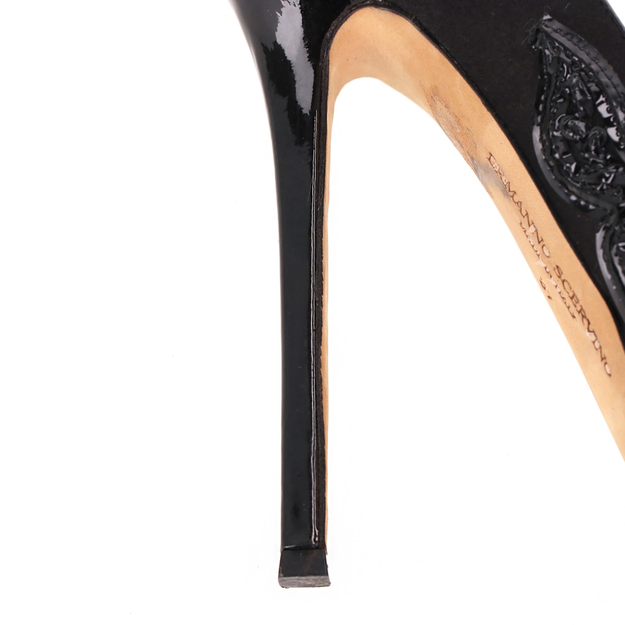 Ermanno Scervino Peep Toe Satin Heels mit Stickerei aus Lackleder im Angebot 4
