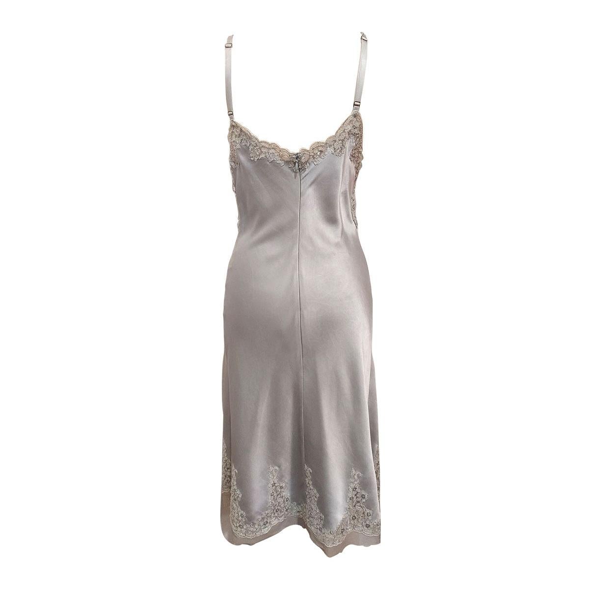 Beautiful Scervino dress
Silk (93%) Lycra (7%)
Light grey color
Lace details on bottom and chest with little transparency effect
Adjustable epalouettes
Inside presence of incorporated bra with underwired and preformed cup
Total length cm 90 (35,43