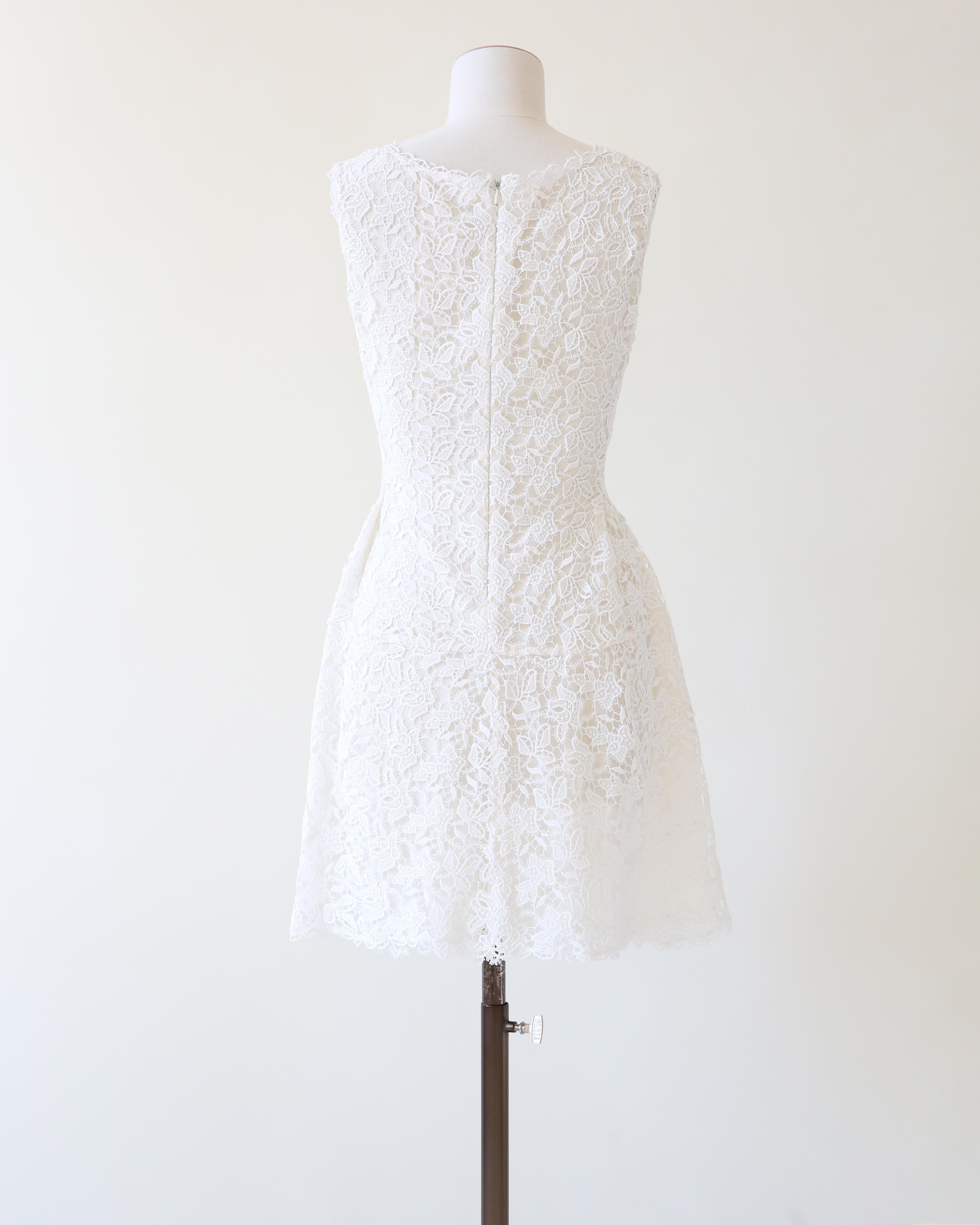 Ermanno Scervino Weißes Häkelspitzen-Babydoll Mini-Hochzeitskleid im Angebot 6