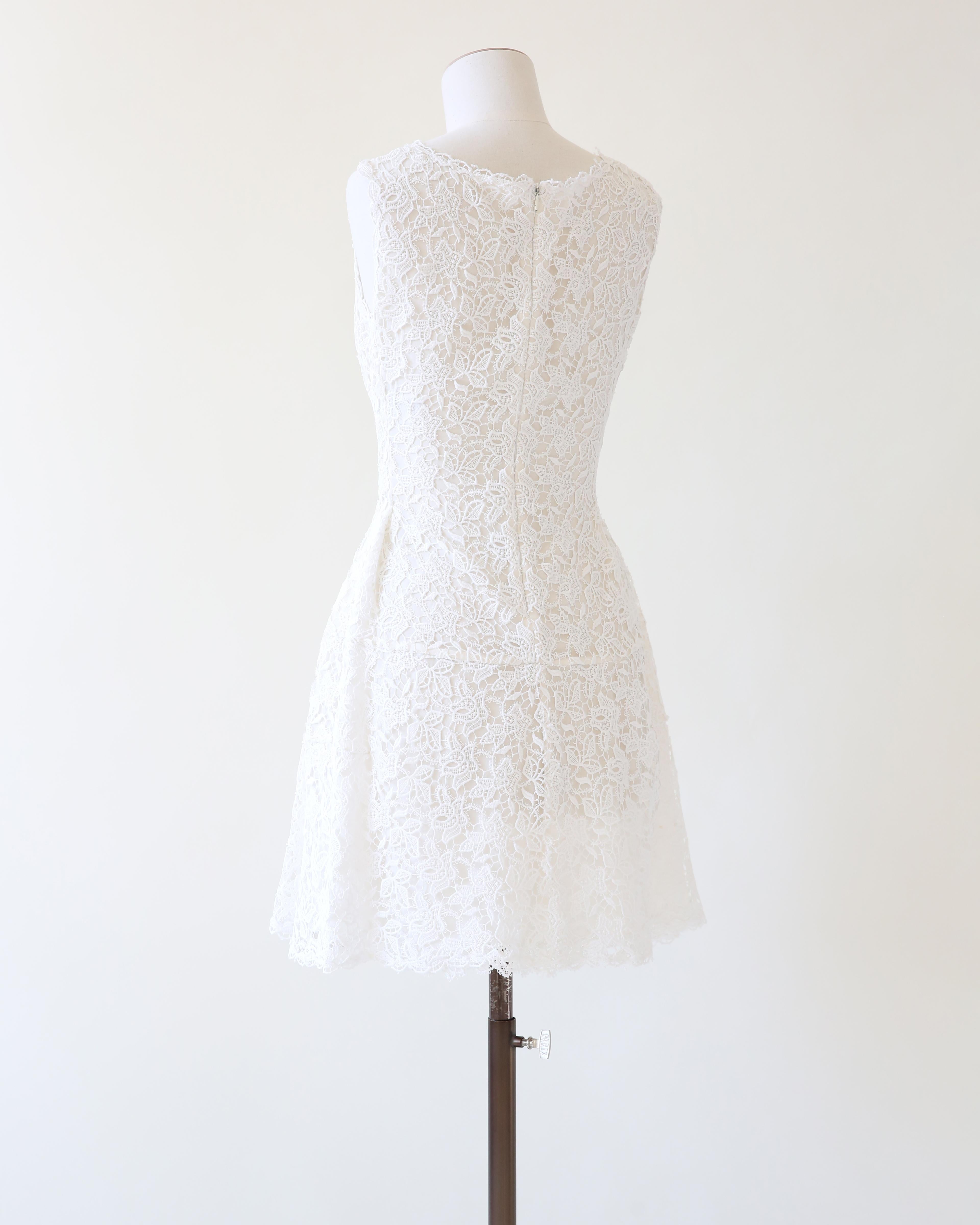 Ermanno Scervino Weißes Häkelspitzen-Babydoll Mini-Hochzeitskleid im Angebot 7