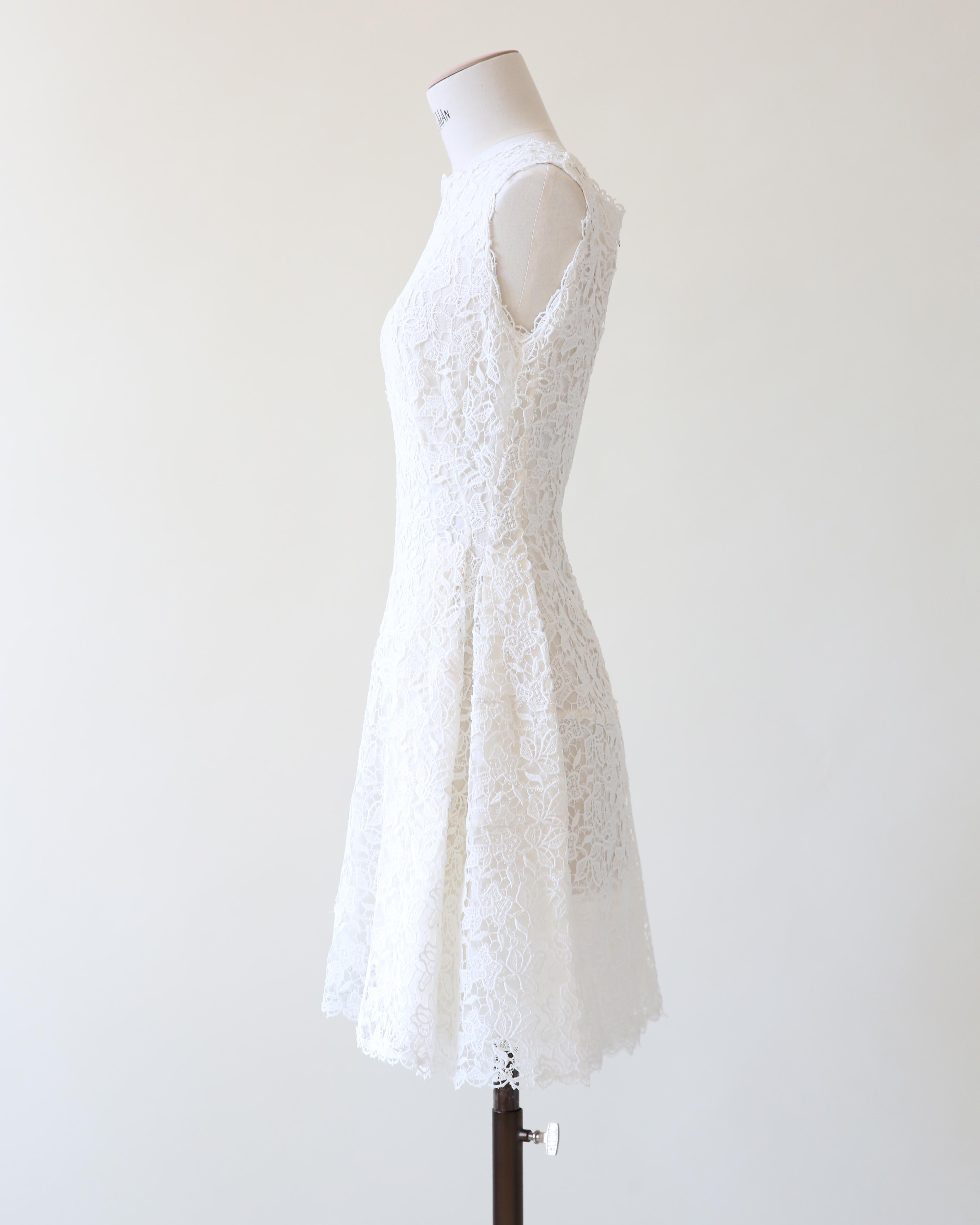 Ermanno Scervino Weißes Häkelspitzen-Babydoll Mini-Hochzeitskleid im Angebot 4