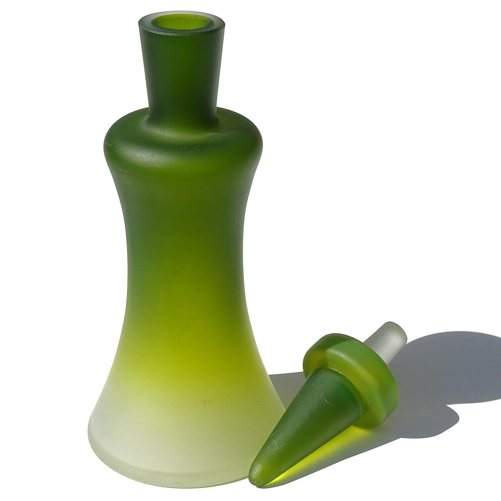 Beautiful vintage Murano hand blown green to clear white Italian art glass bottle decanter with original stopper. Documented to designer Ermanno Toso, for the Fratelli Toso company, circa 1960, with original worn 