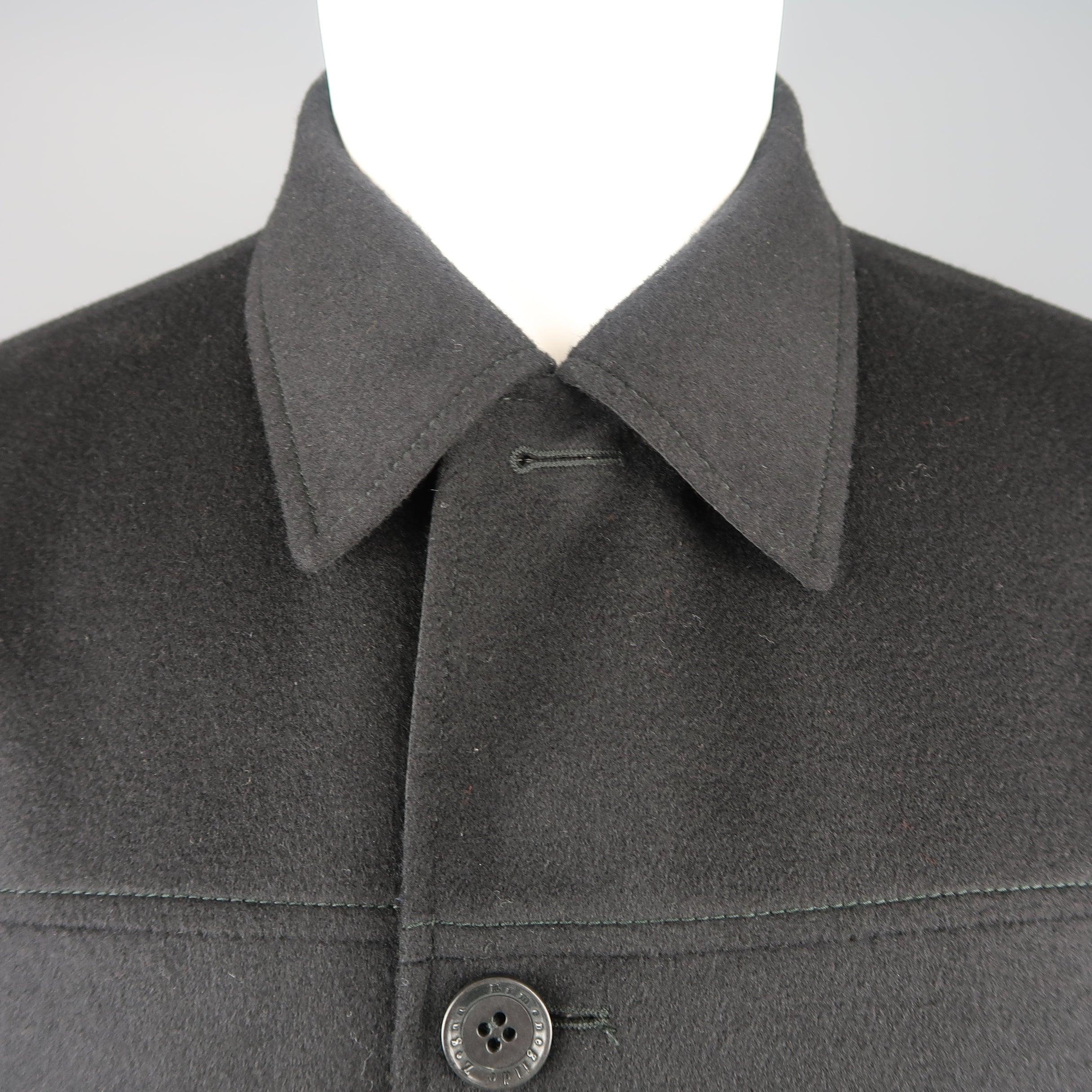 Reversible ERMENEGILDO ZEGNA car coat features a black wool cashmere side with pointed collar and patch pockets and a reverse nylon interior with slit pockets. Minor wear on nylon. Made in Italy.
Good Pre-Owned Condition.
 

Marked:  S/48
