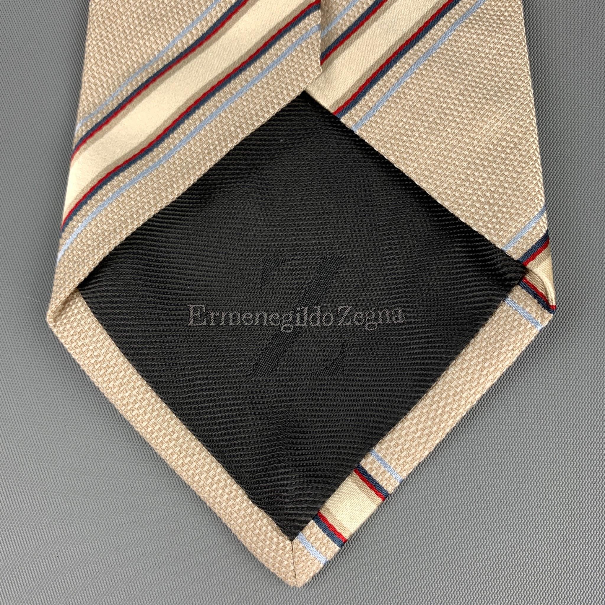 ERMENEGILDO ZEGNA Cravate en soie à rayures diagonales beige et bleu marine Pour hommes en vente