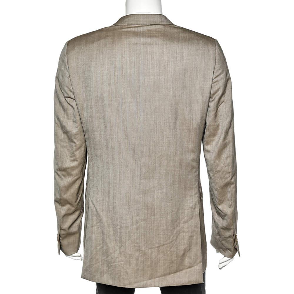 Add a touch of luxury to your look with this blazer from Ermenegildo Zegna. A well-tailored piece, this one is crafted with wool carrying a beige hue and offering a smart fit. It has two buttoned closure with long sleeves. Layer this over a crisp