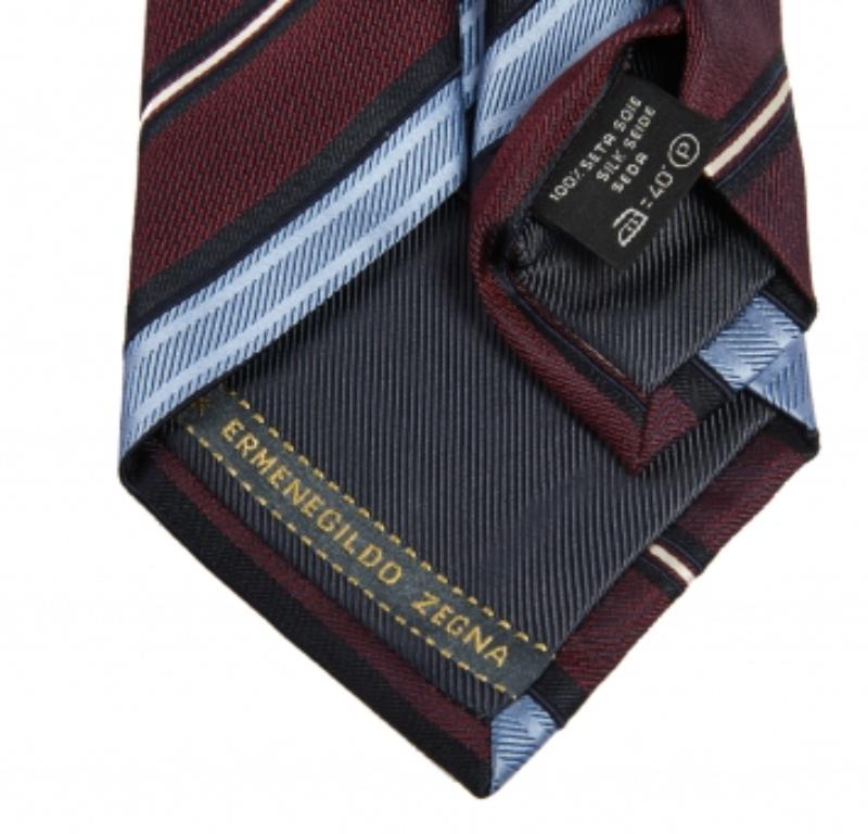 Cette cravate Ermenegildo Zegna est un accessoire formel parfait qui présente un attrait pointu et moderne. Confectionné dans des matières luxueuses, il présente des motifs complexes et l'étiquette de la marque est soigneusement cousue au dos. Il ne
