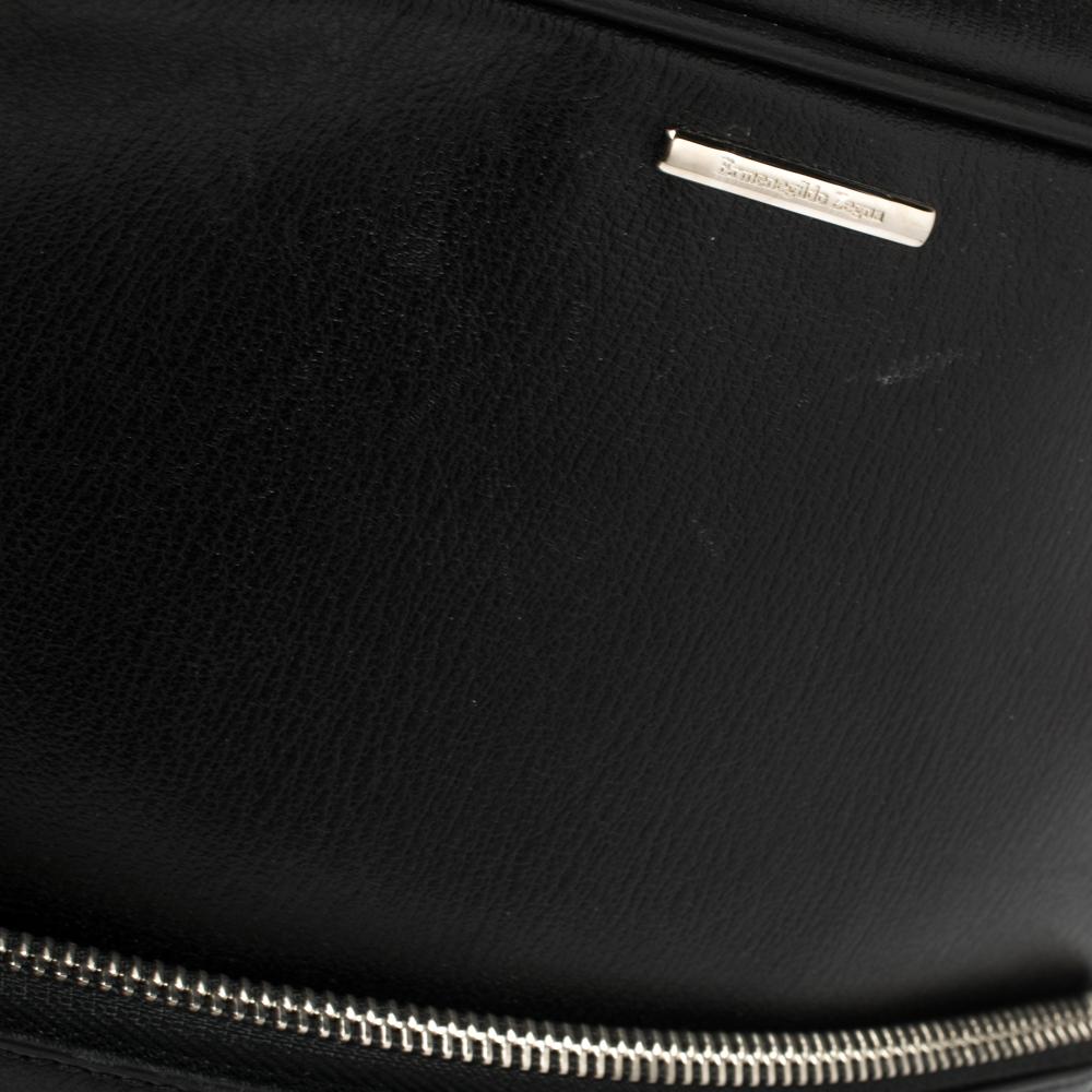 Ermenegildo Zegna Black Leather Front Zip Pocket Messenger Bag In Good Condition In Dubai, Al Qouz 2