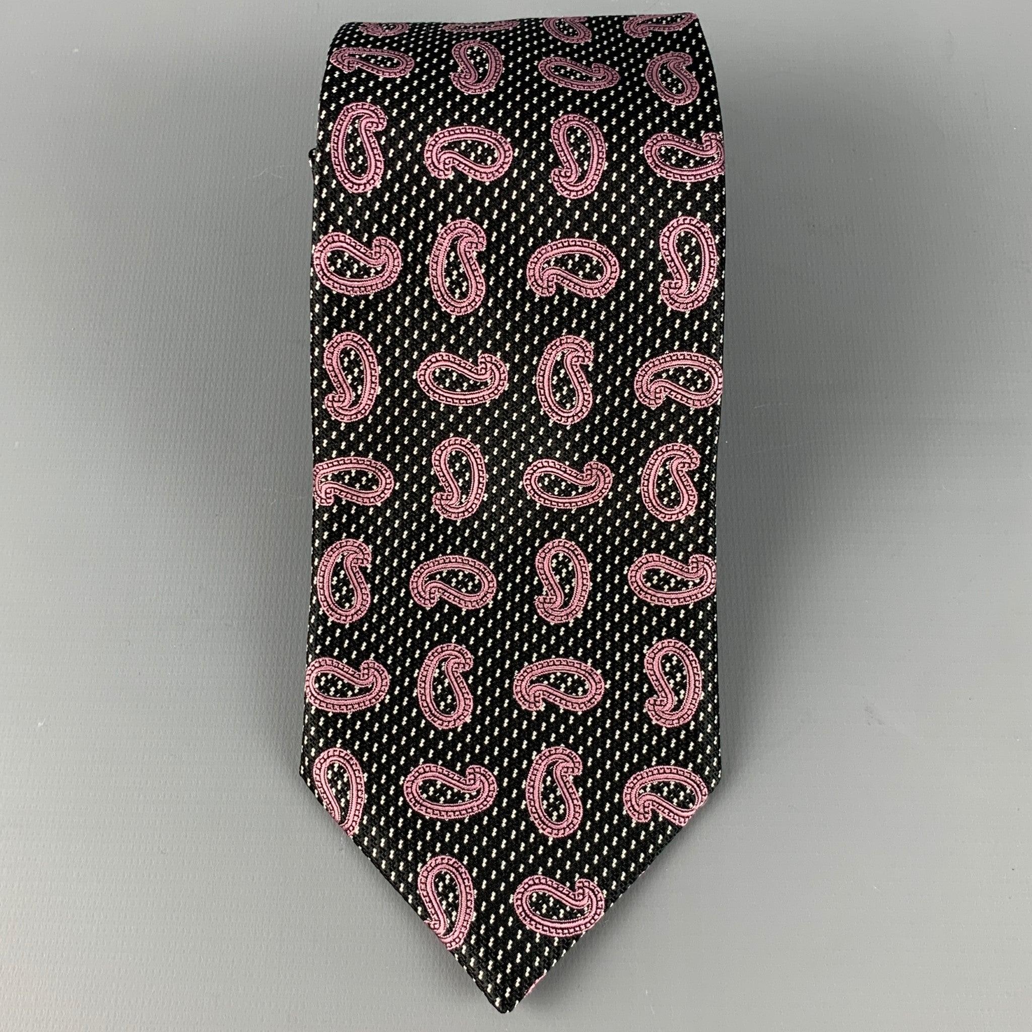 ERMENEGILDO ZEGNA
tie in black silk, featuring a purple paisley pattern. Made in Italy.Very Good Pre-Owned Condition. 

Measurements: 
  Width: 3.5 inches Length: 60 inches 
  
  
 
Reference: 126577
Category: Tie
More Details
    
Brand: 