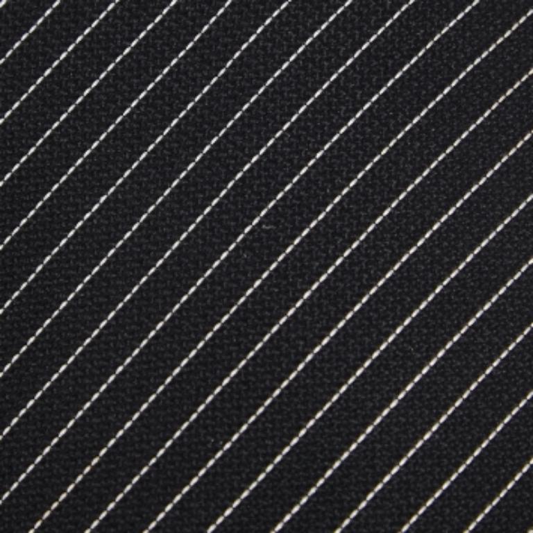 Cette cravate Ermenegildo Zegna est un accessoire formel parfait qui présente un attrait pointu et moderne. Confectionné dans des matières luxueuses, il présente des motifs complexes et l'étiquette de la marque est soigneusement cousue au dos. Il ne