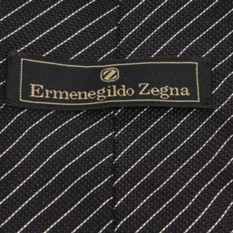 Noir Ermenegildo Zegna cravate en soie rayée noire en vente