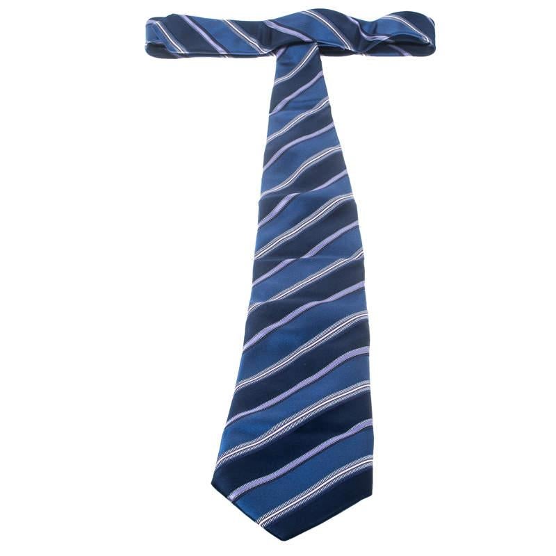 Coming from the house of Ermenegildo Zegna, this tie is tailored in a luxurious silk body. It features a timeless striped pattern in classic blue and purple hues. Wear it with a dark-hued solid shirt for important days at work.

