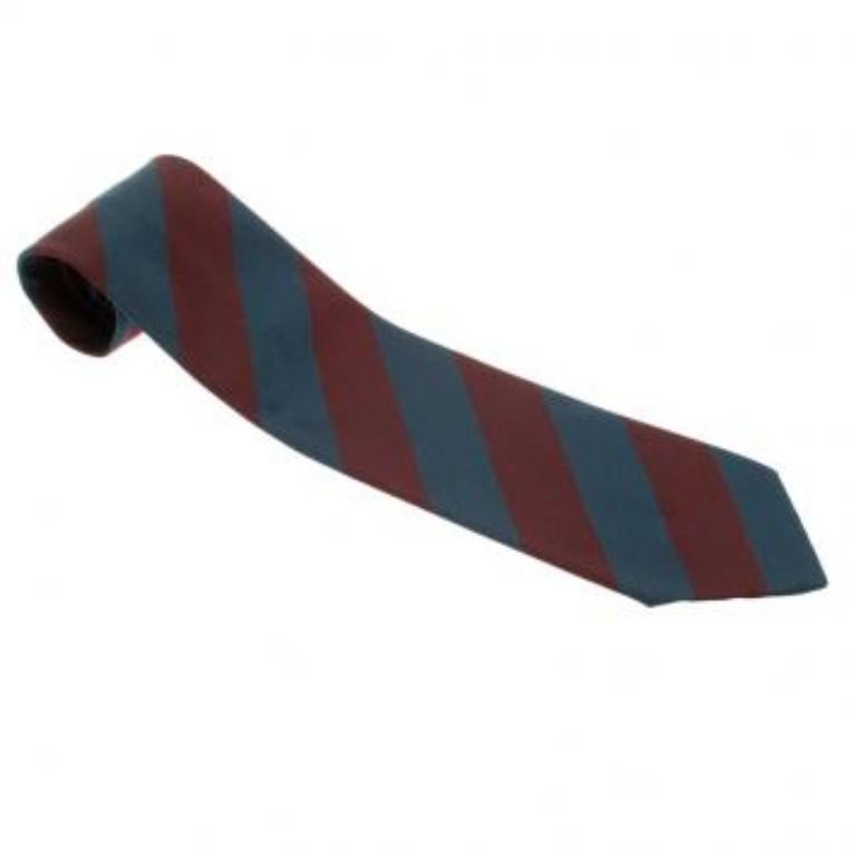 Ermenegildo Zegna Cravate en soie rayée bleue et violette Bon état - En vente à Dubai, Al Qouz 2