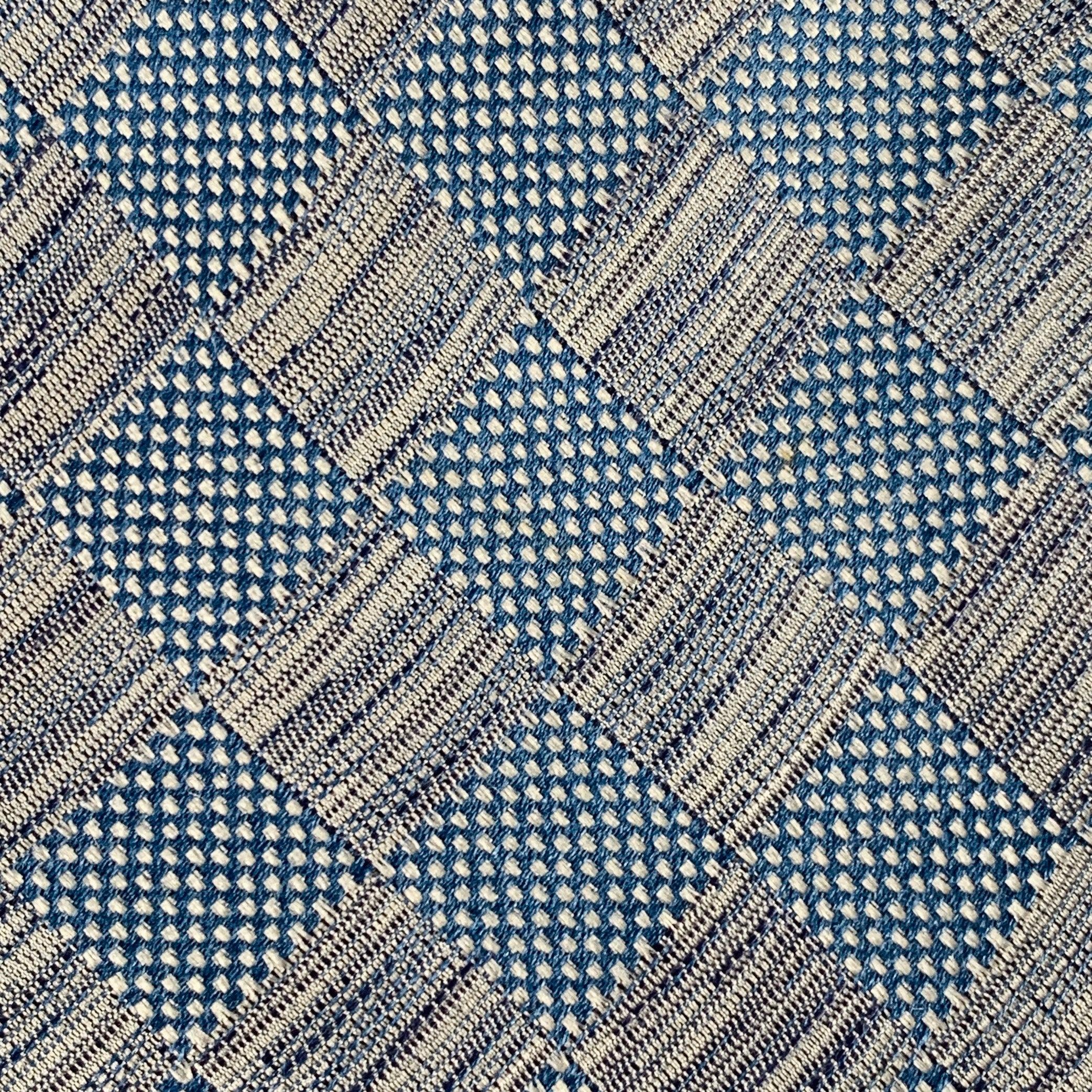 ERMENEGILDO ZEGNA necktie in a blue silk linen woven blend jacquard featuring a checkered pattern. Made in Italy.Very Good Pre-Owned Condition. 

Measurements: 
  Width: 3.5 inches Length: 59 inches 

  
  
 
Sui Generis Reference: 135307
Category: