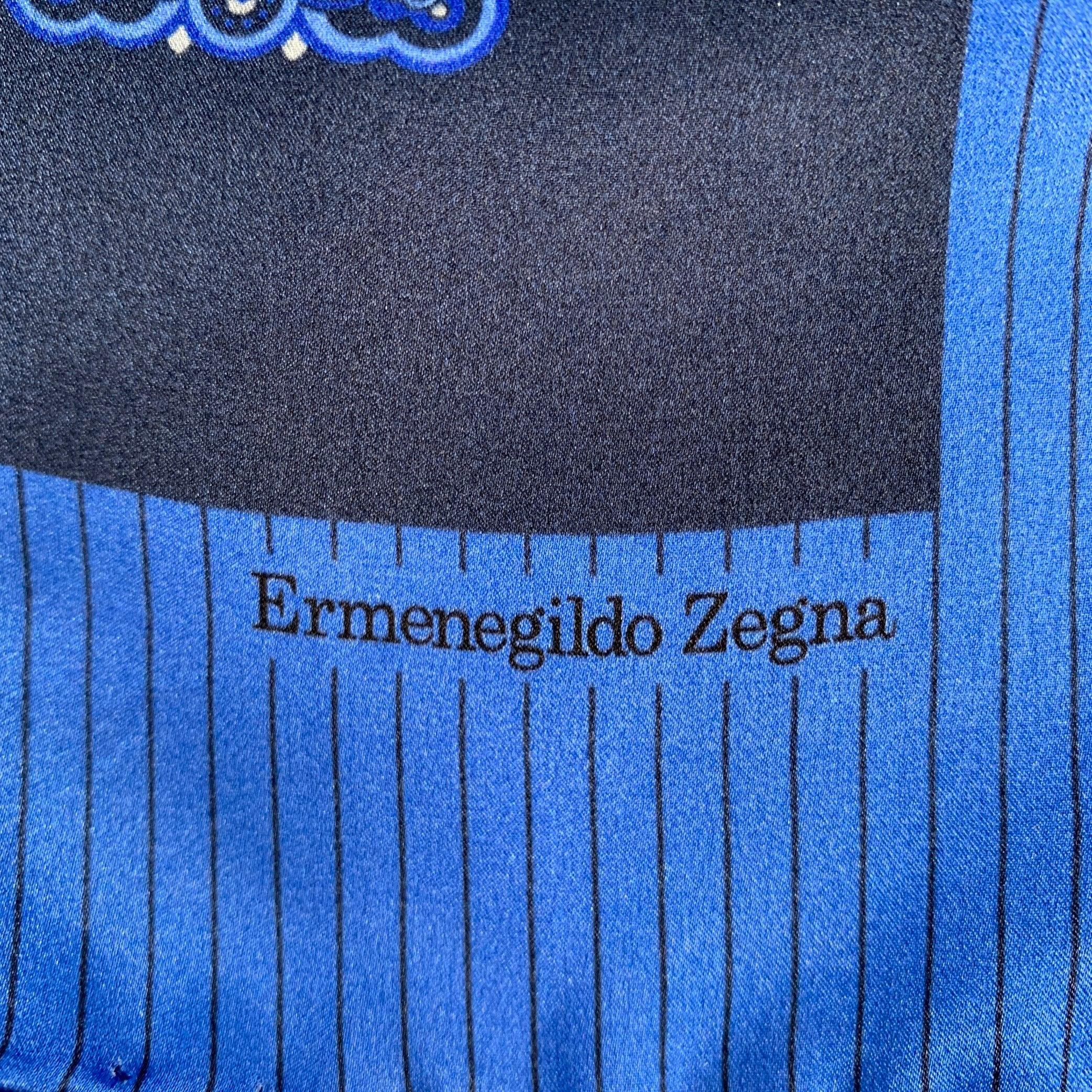 Ermenegildo Zegna Piazza da taschino in seta a righe blu navy In condizioni buone in vendita a San Francisco, CA