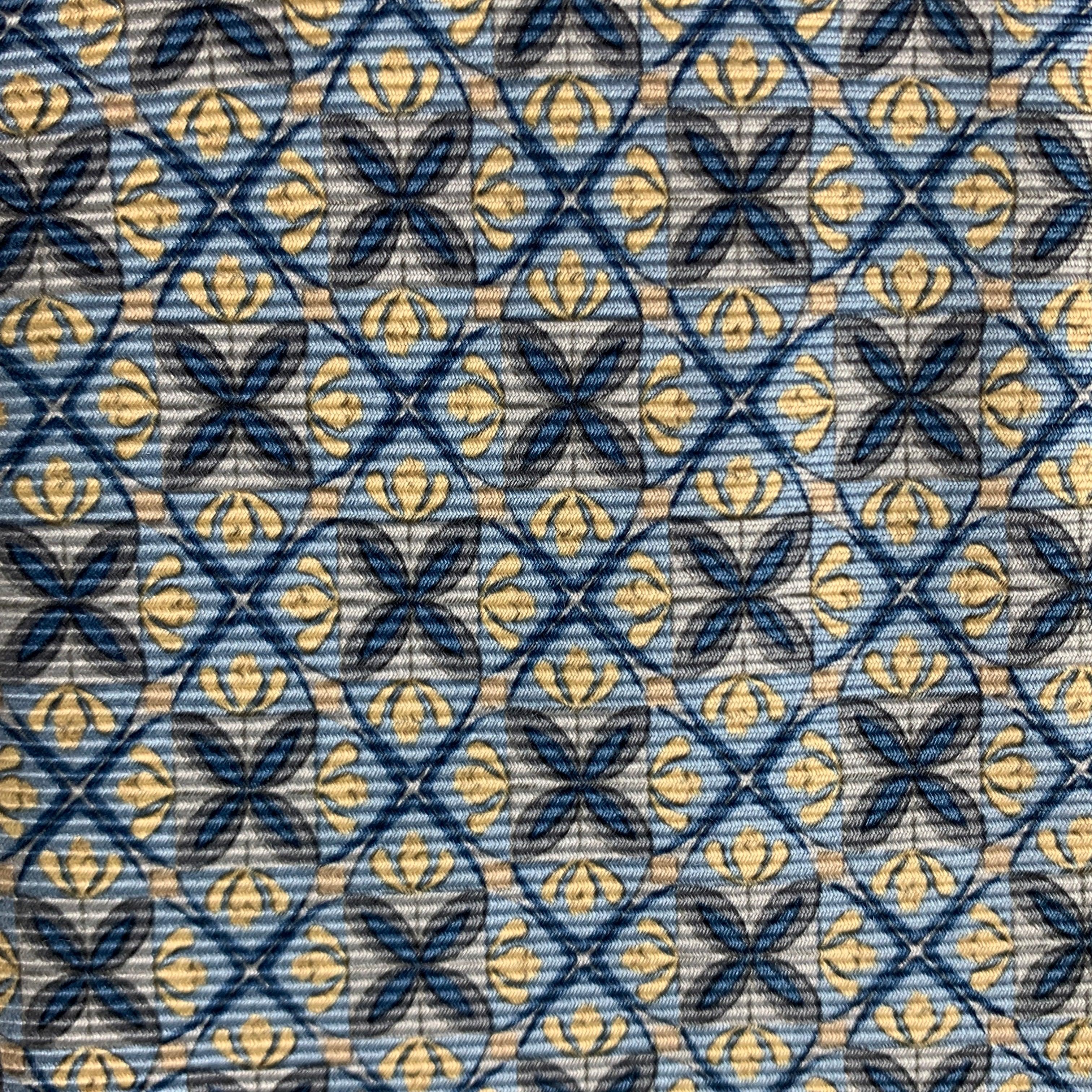 ERMENEGILDO ZEGNA Vintage-Krawatte mit abstraktem, blauem Blumenmuster. 100% Seide. Hergestellt in Italien.
Sehr guter gebrauchter Zustand.
 

Abmessungen: 
  Breite: 3 Zoll Länge: 58 Zoll 




  
  
 
Sui Generis-Referenz: 124761
Kategorie: