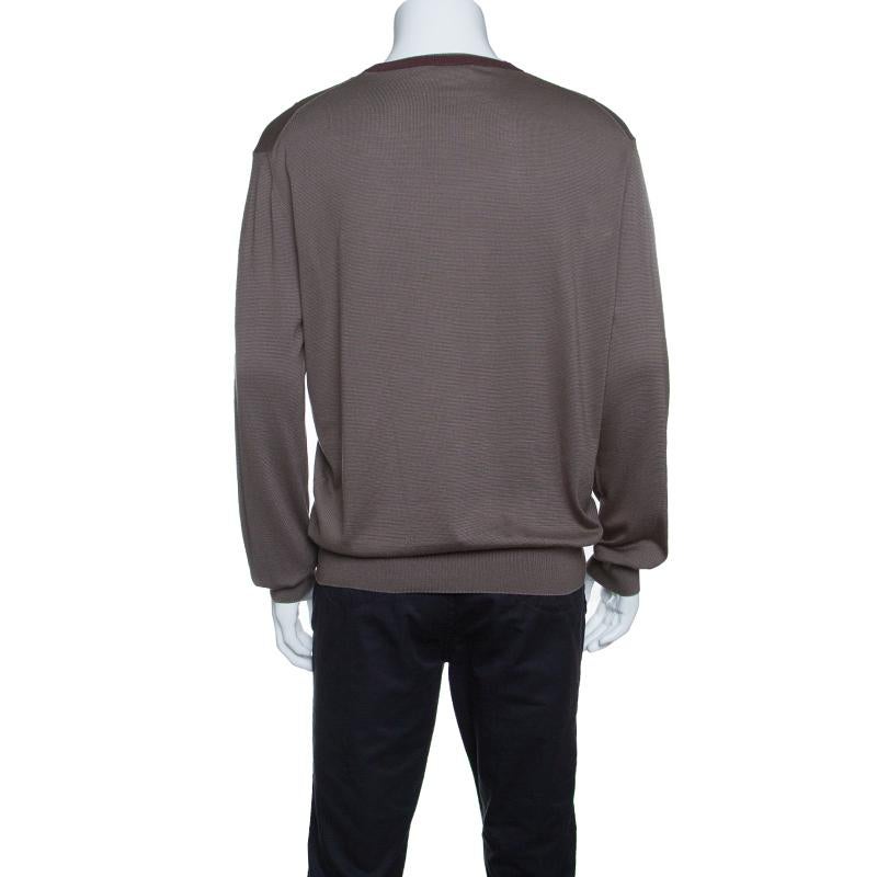It's time you got yourself a comfy and stylish sweater and what better than this one from Ermenegildo Zegna. It is made of cotton and silk and it features long sleeves and a crew neck. This creation can be paired with jeans and suave