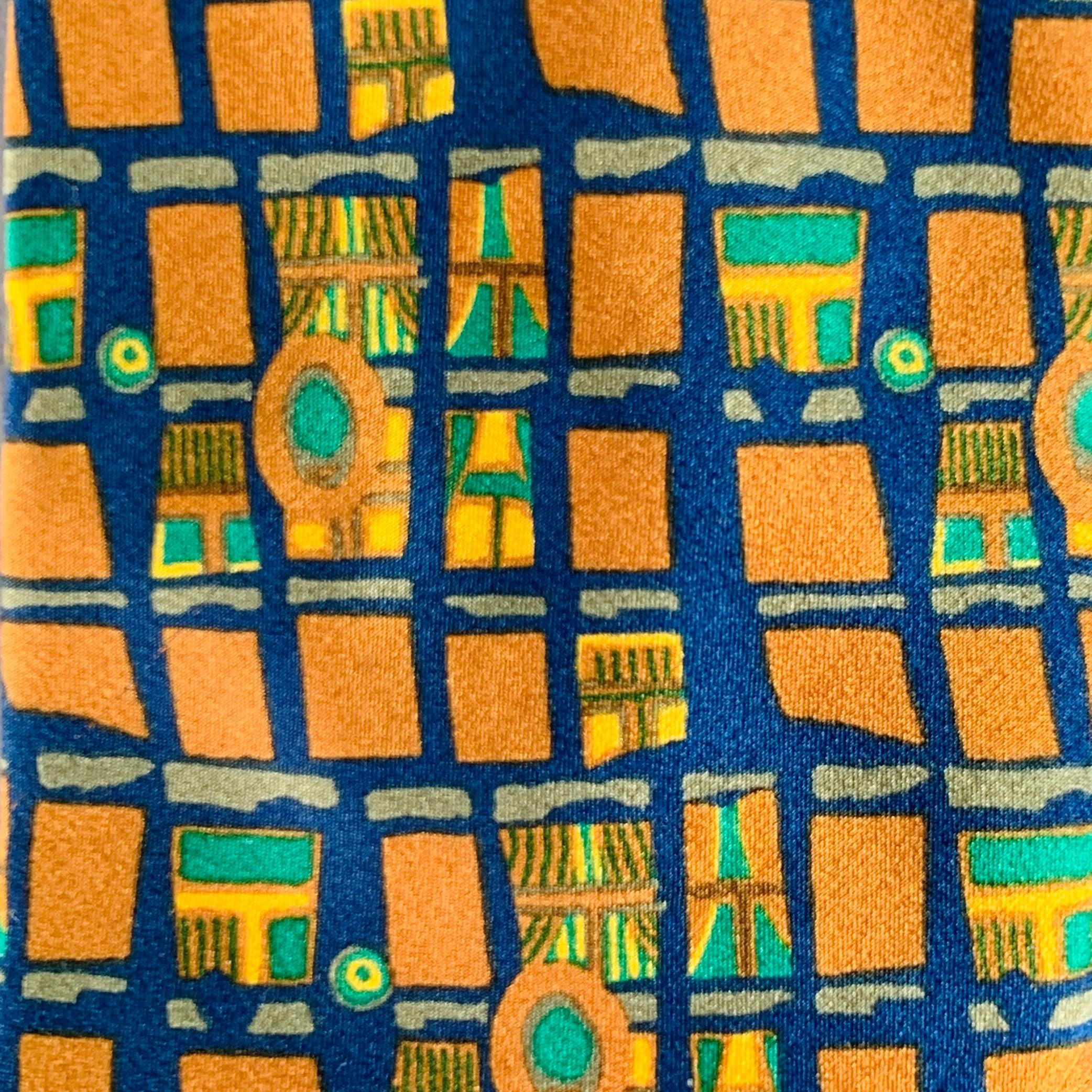 Corbata Ermenegildo Zegna de seda marrón, verde y azul con un estampado abstracto de cuadrados. Made in Italy. Muy buen estado de conservación. Marca en la parte delantera. 

Medidas: 
  Anchura: 3,5 pulgadas Longitud: 58 pulgadas 

  
  
