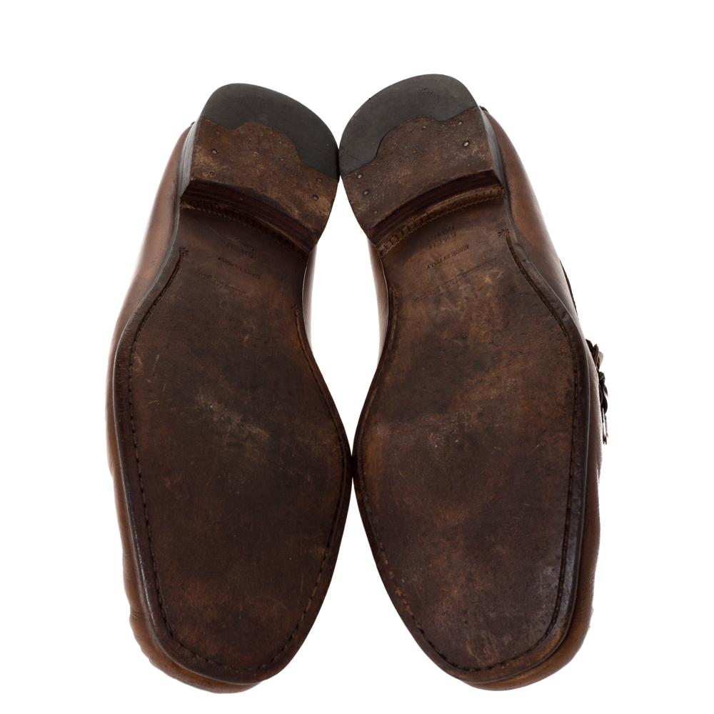 Ermenegildo Zegna Brown Leather Horsebit Slip On Loafers Size 42.5 In Fair Condition For Sale In Dubai, Al Qouz 2