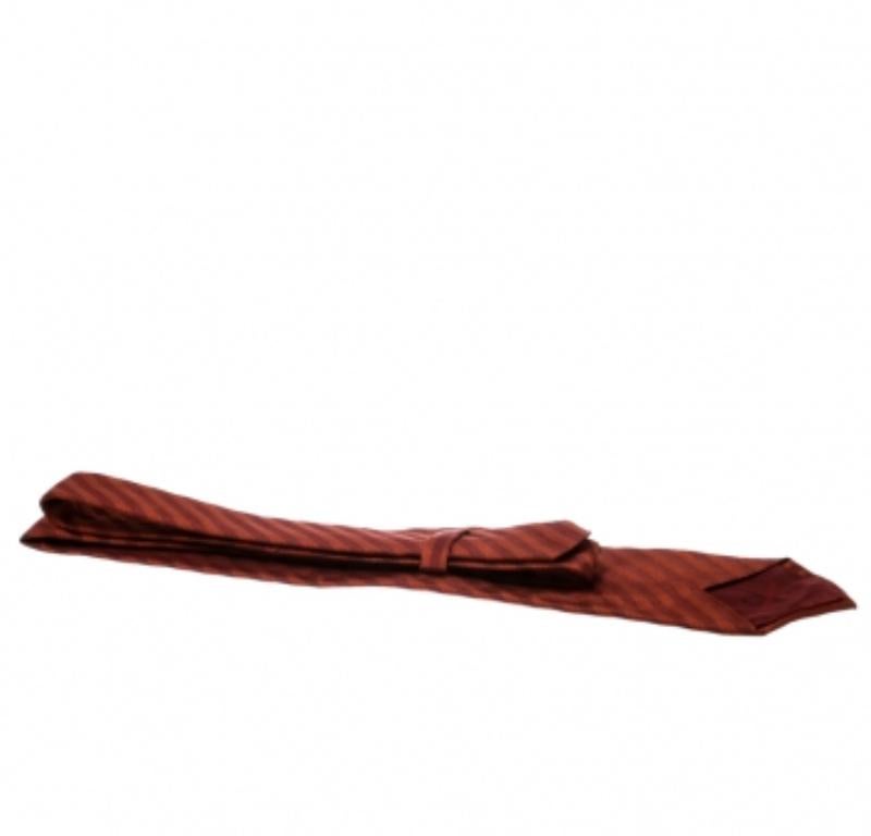 Marron Ermenegildo Zegna Brown Maroon Chevron Pattern Diagonal Striped Traditional Tie (cravate traditionnelle à rayures diagonales) en vente