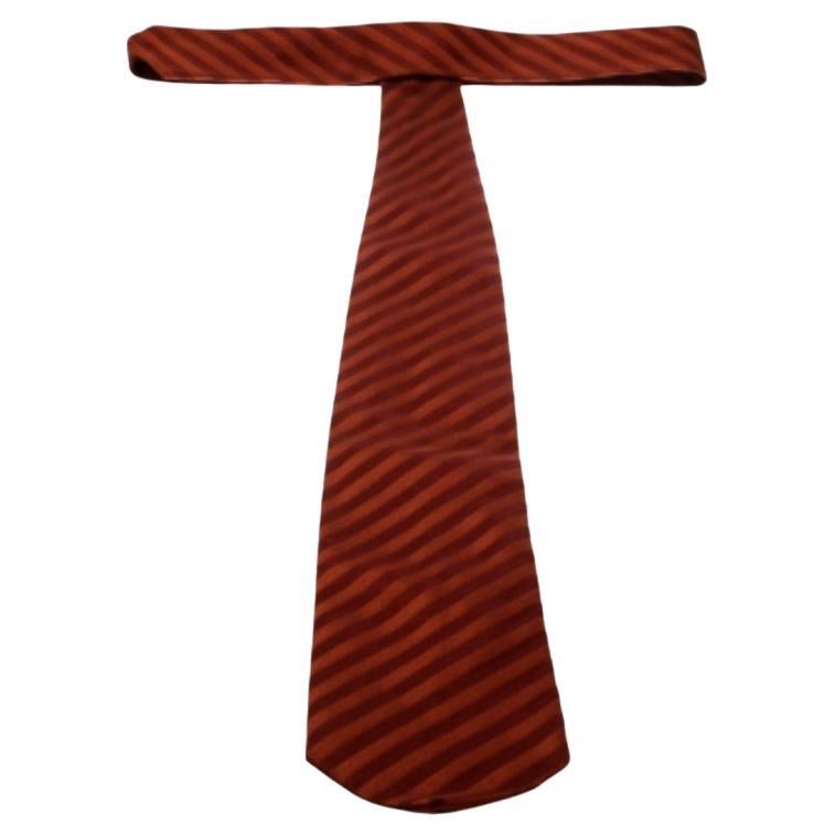 Ermenegildo Zegna Brown Maroon Chevron Pattern Diagonal Striped Traditional Tie (cravate traditionnelle à rayures diagonales)