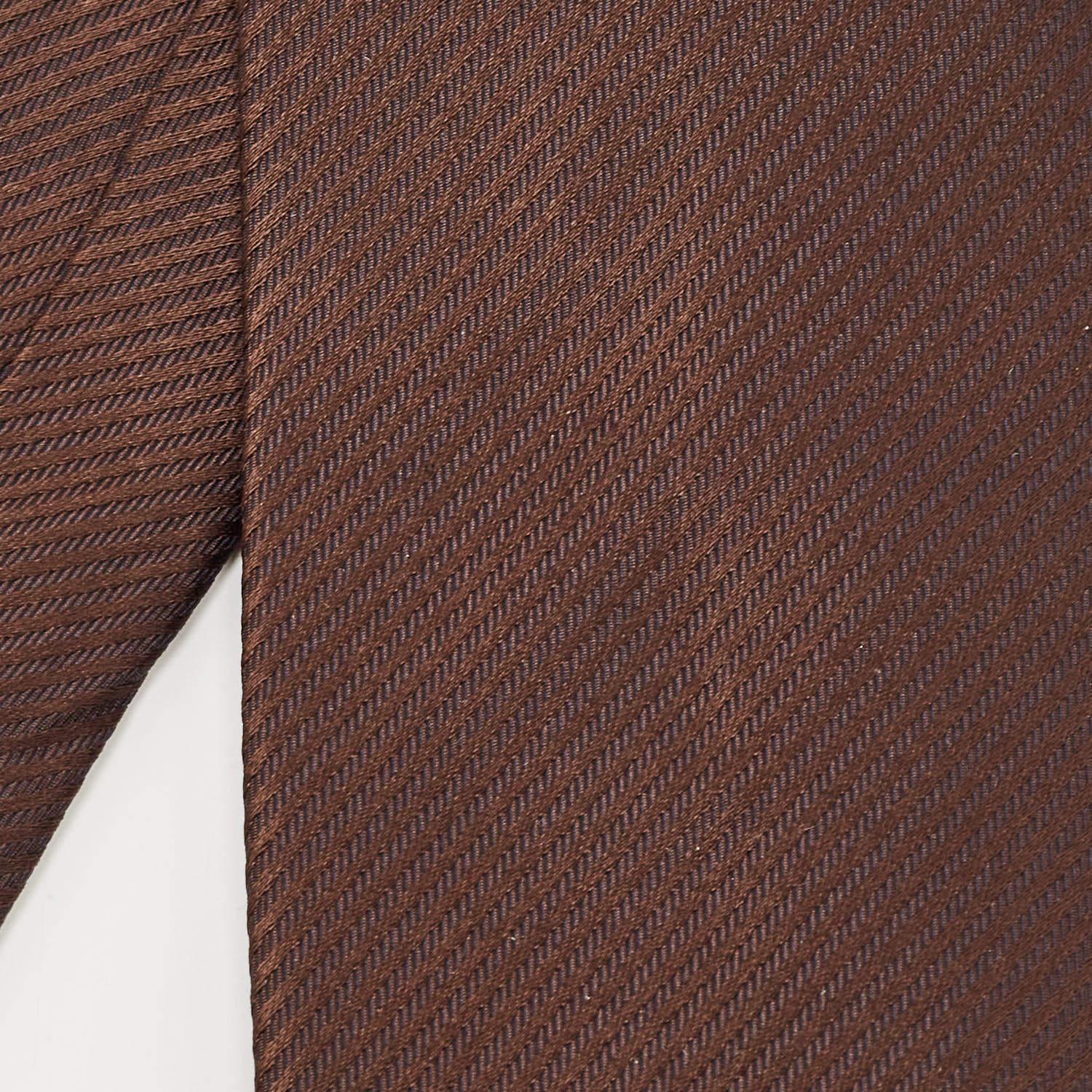 Pick this Ermenegildo Zegna tie to give your formal look a touch of luxury. It is cut from silk and detailed with stripes all over. It is finished with the brand label on the back.